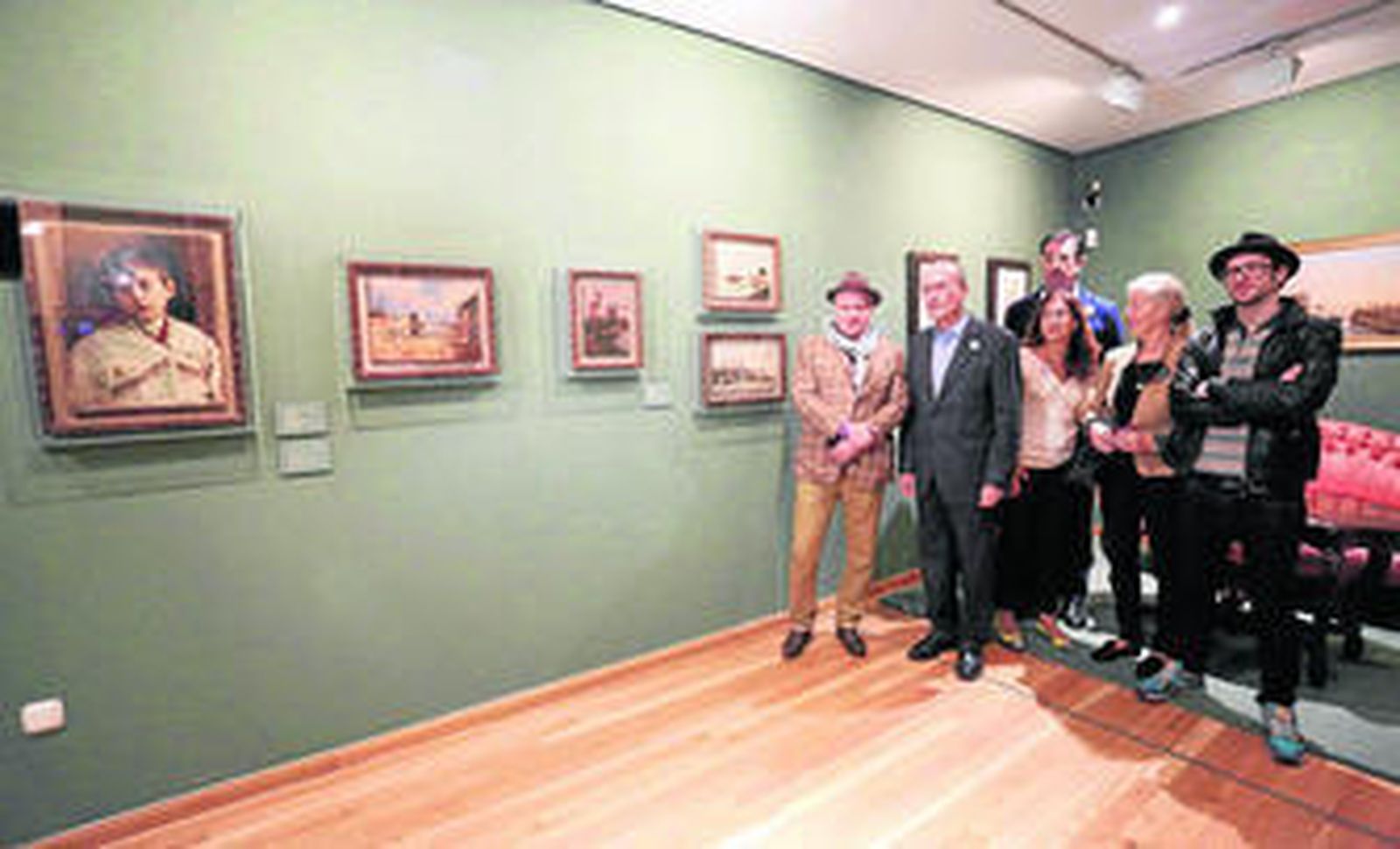 Xavier Vilató, Francisco de la Torre, José María Luna, la concejal Gemma del Corral y otros miembros de la Familia Vilató, ayer, en la Casa Natal.