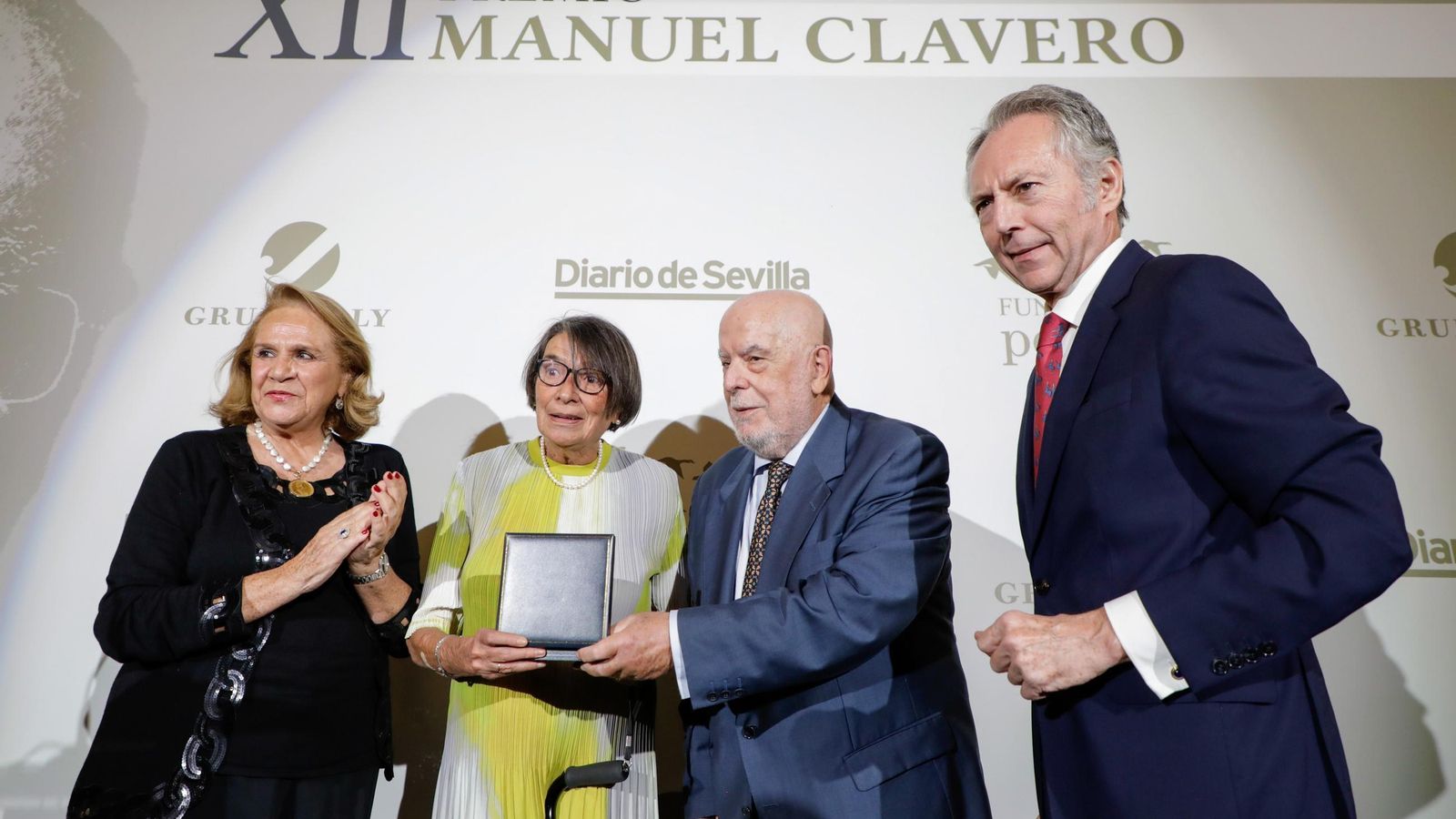 Consuelo Varela y Juan Gil, los últimos premiados en la XII edición.