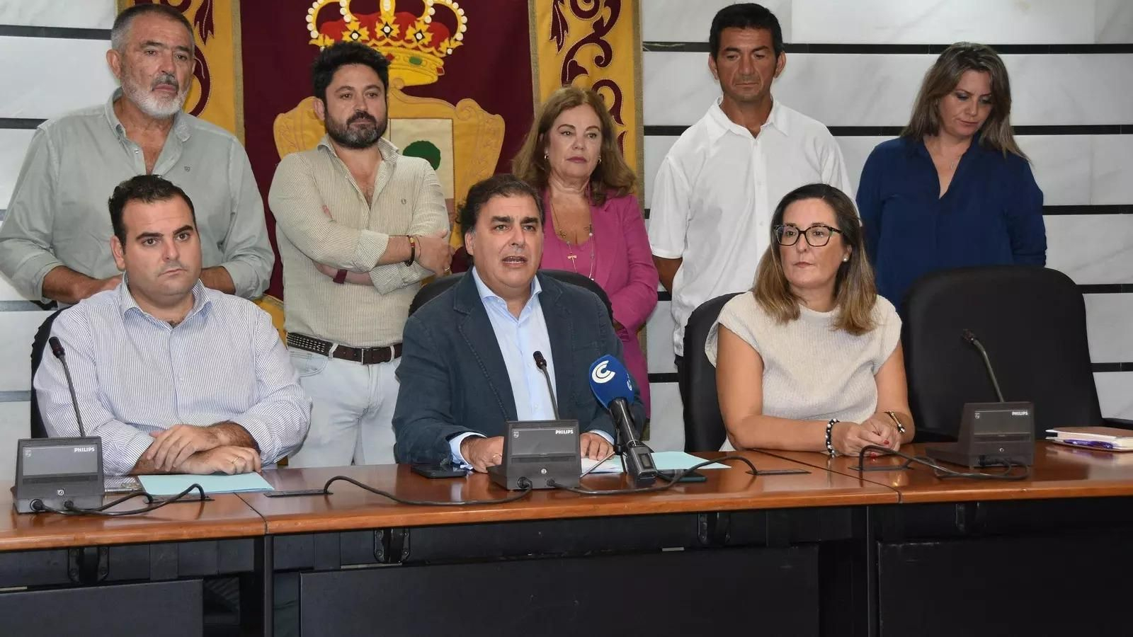 El alcalde de Punta Umbría, José Carlos Hernández Cansino, con su equipo.