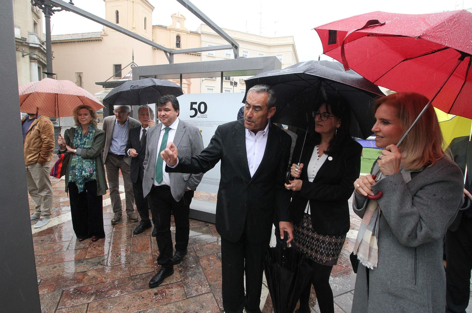 Latitudes, inauguración de la exposición colectiva en la Plaza de Las Monjas en imágenes