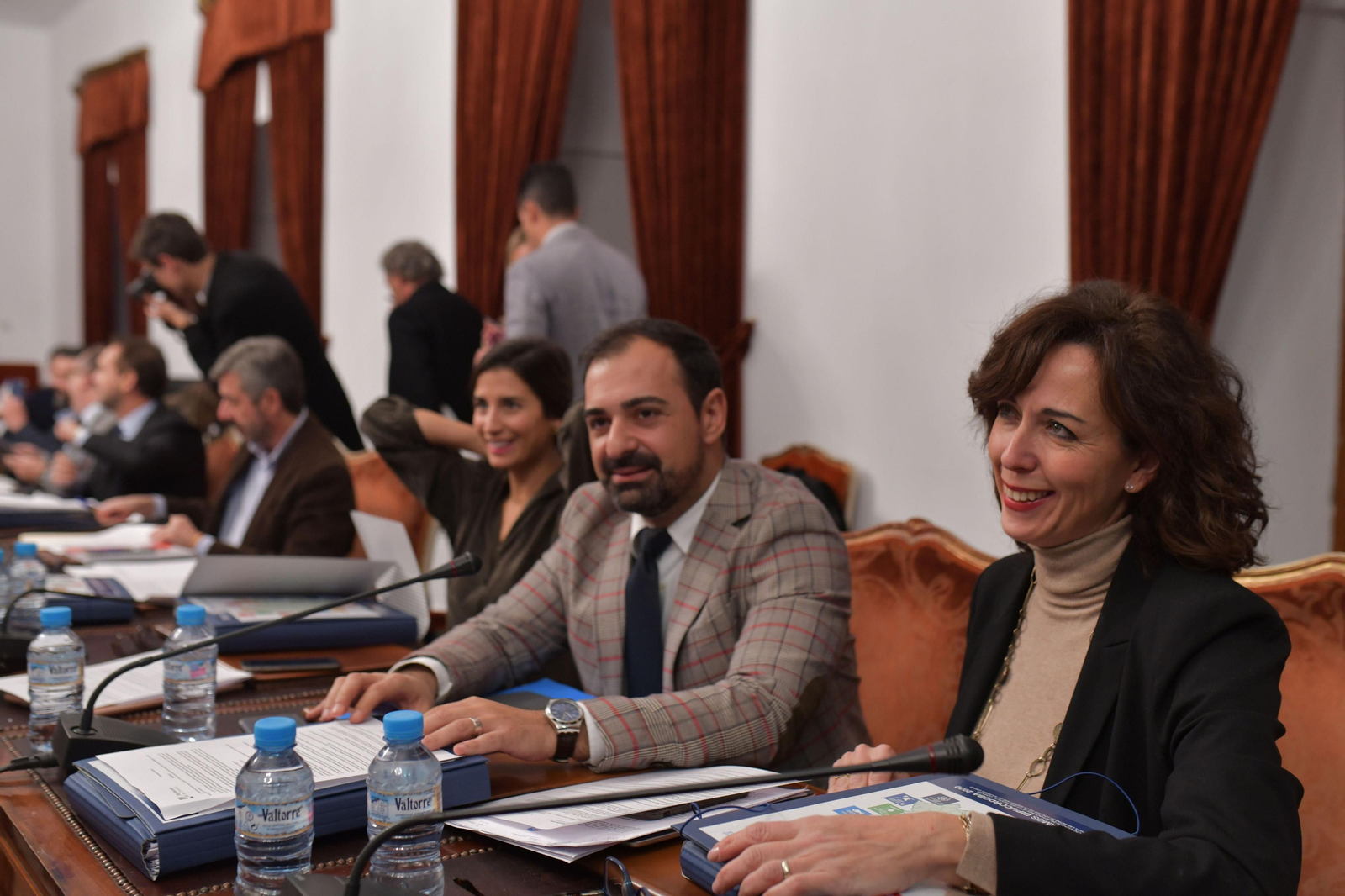 Ceballos y los diputados del PP, durante un Pleno.