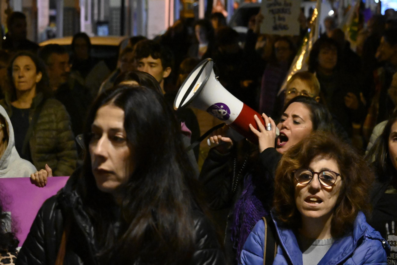 Imágenes de la manifestación con motivo del 25N en Huelva