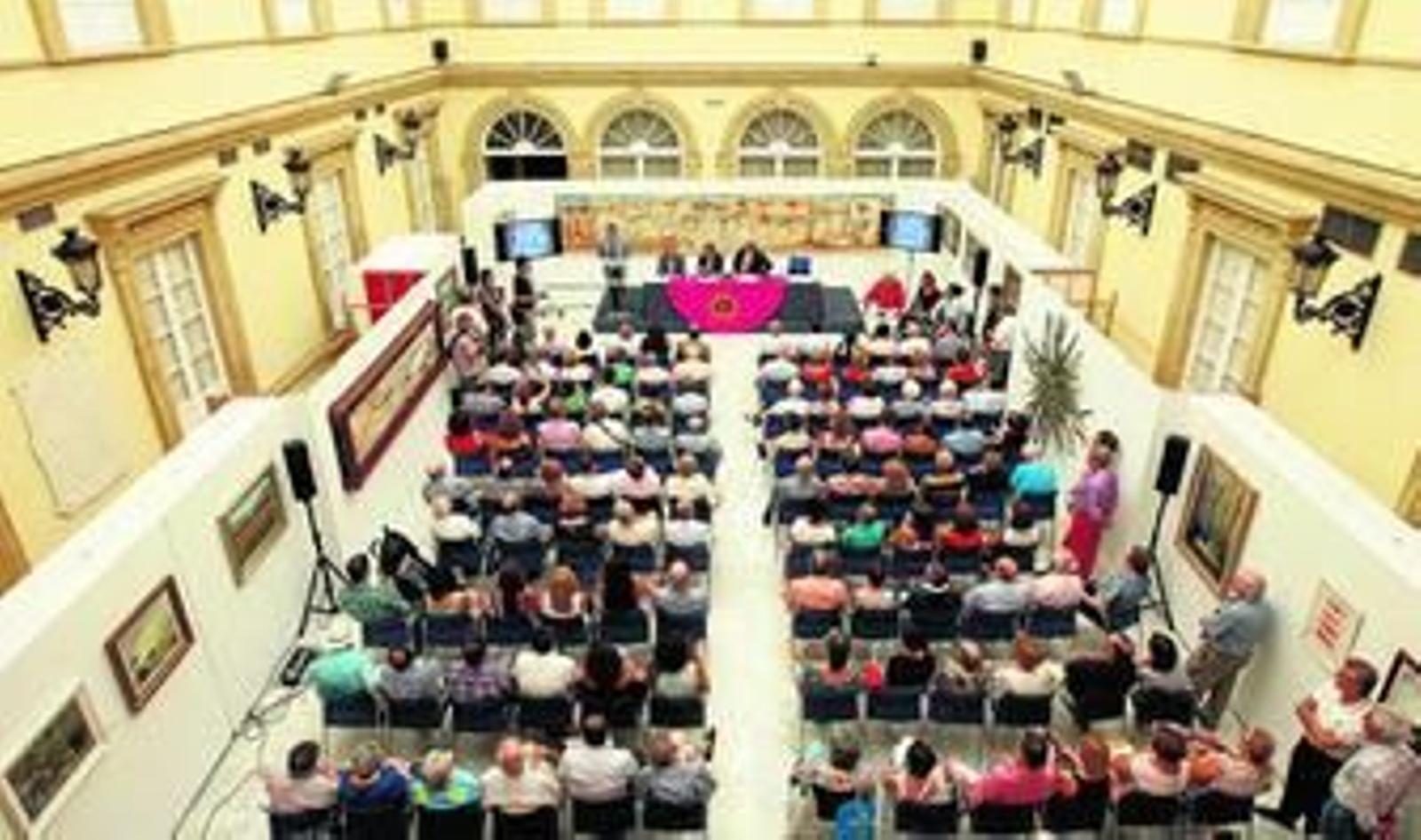 El Patio de Luces presentó otro "no hay billetes" en este pregón del toro de lidia.