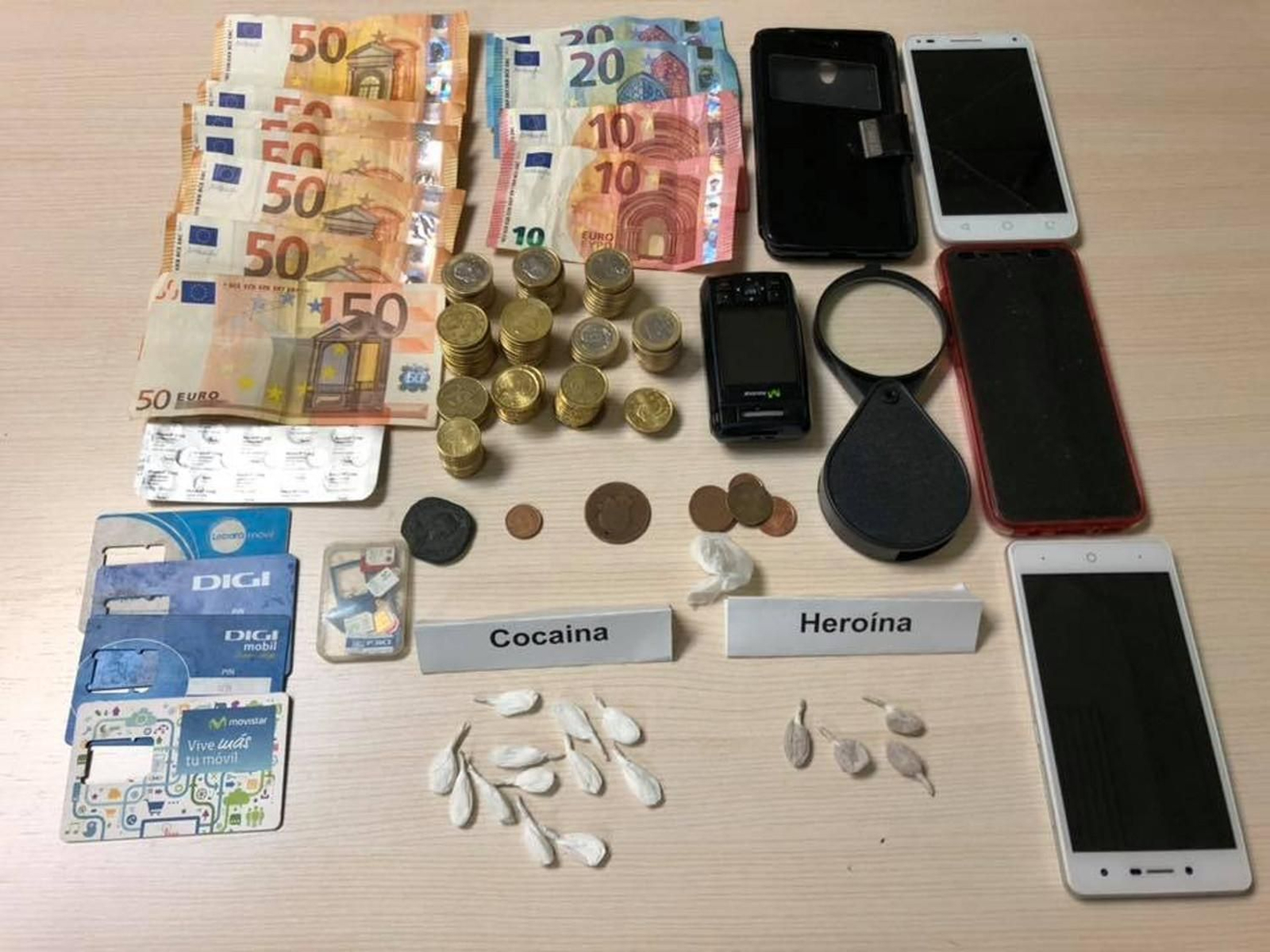 Efectos aprehendidos al detenido.