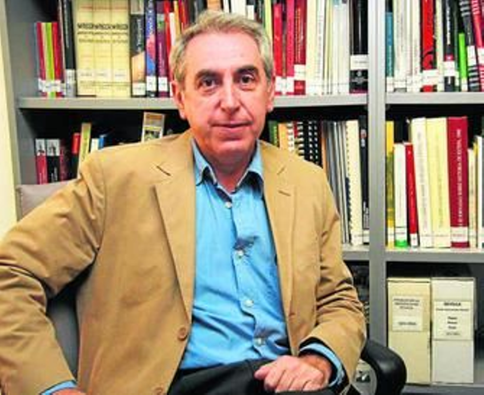 Eliacer Cansino describe la vida en un edificio "tumultuoso".