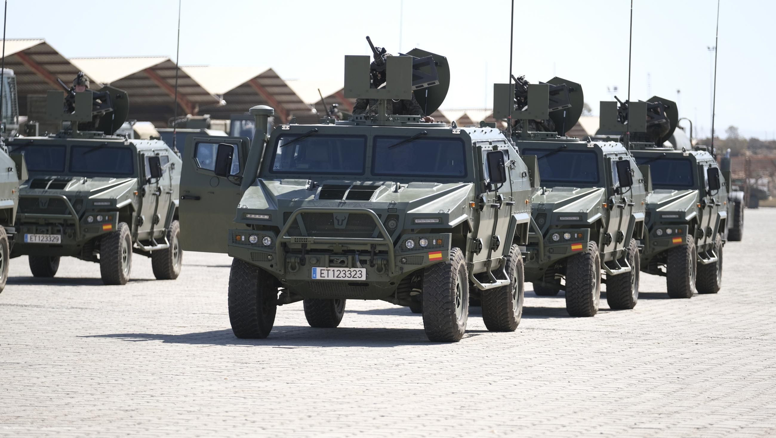La Ministra de Defensa, Margarita Robles, visita la Base de La Legión en Viator, en imágenes