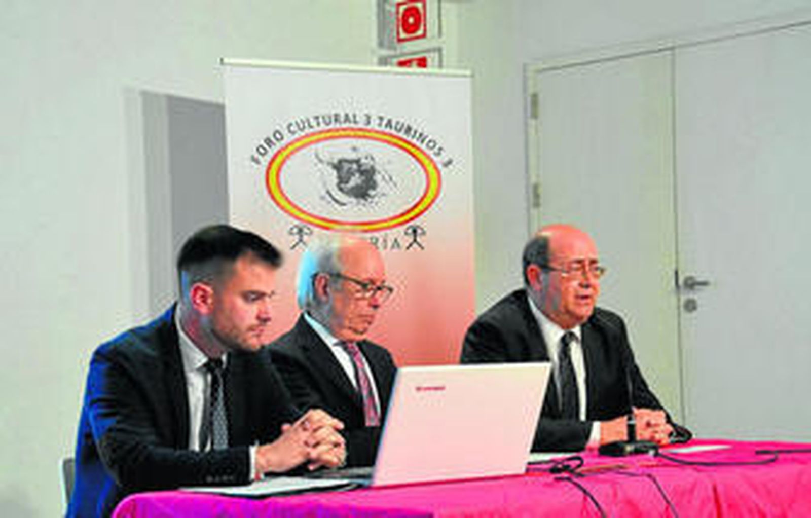 Dani Valverde, José Luis Benlloch y Juan Aguilera compusieron la mesa.