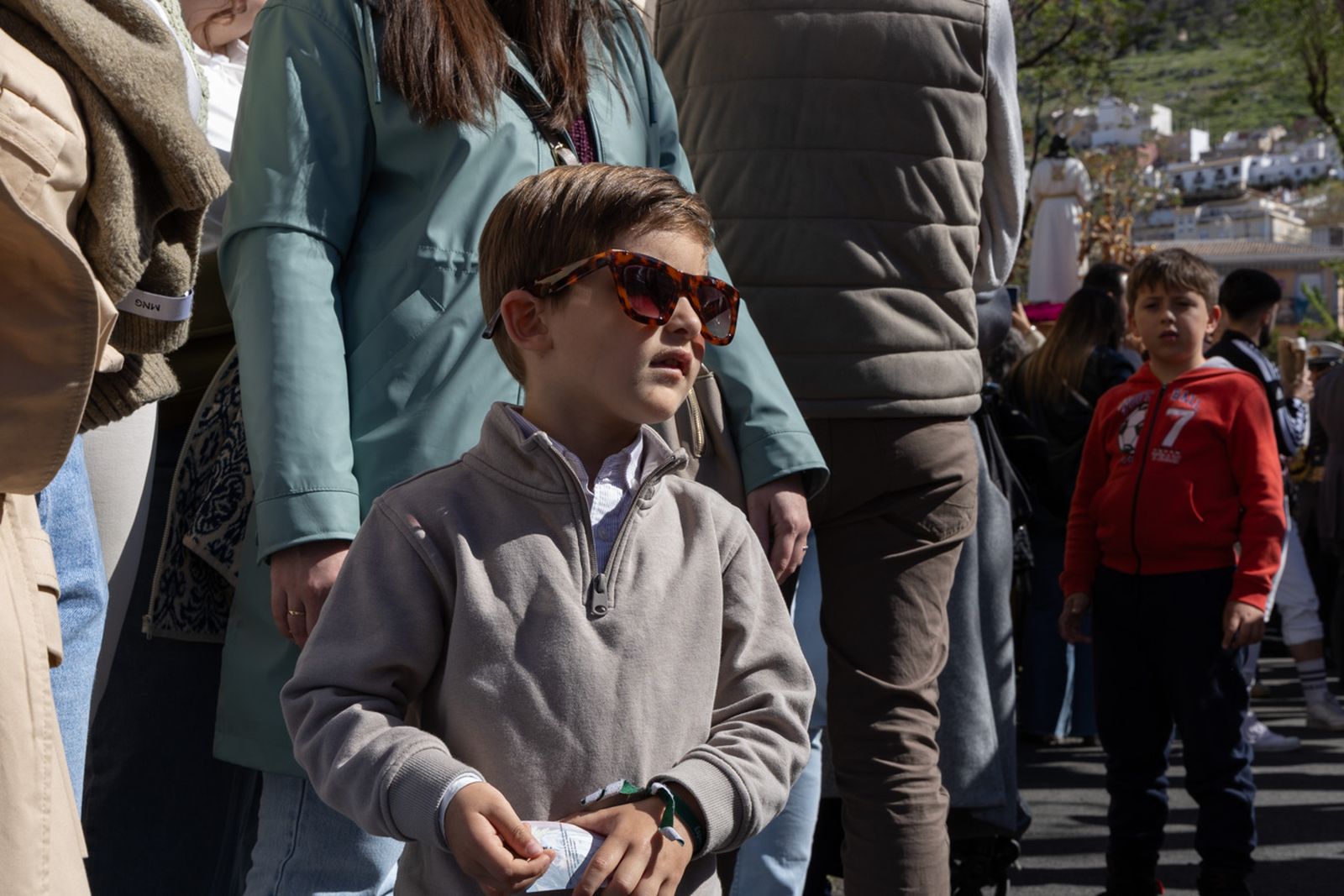 El Miércoles Santo inicia la tarde con los nazarenos trinitarios del barrio de Santa Isabel