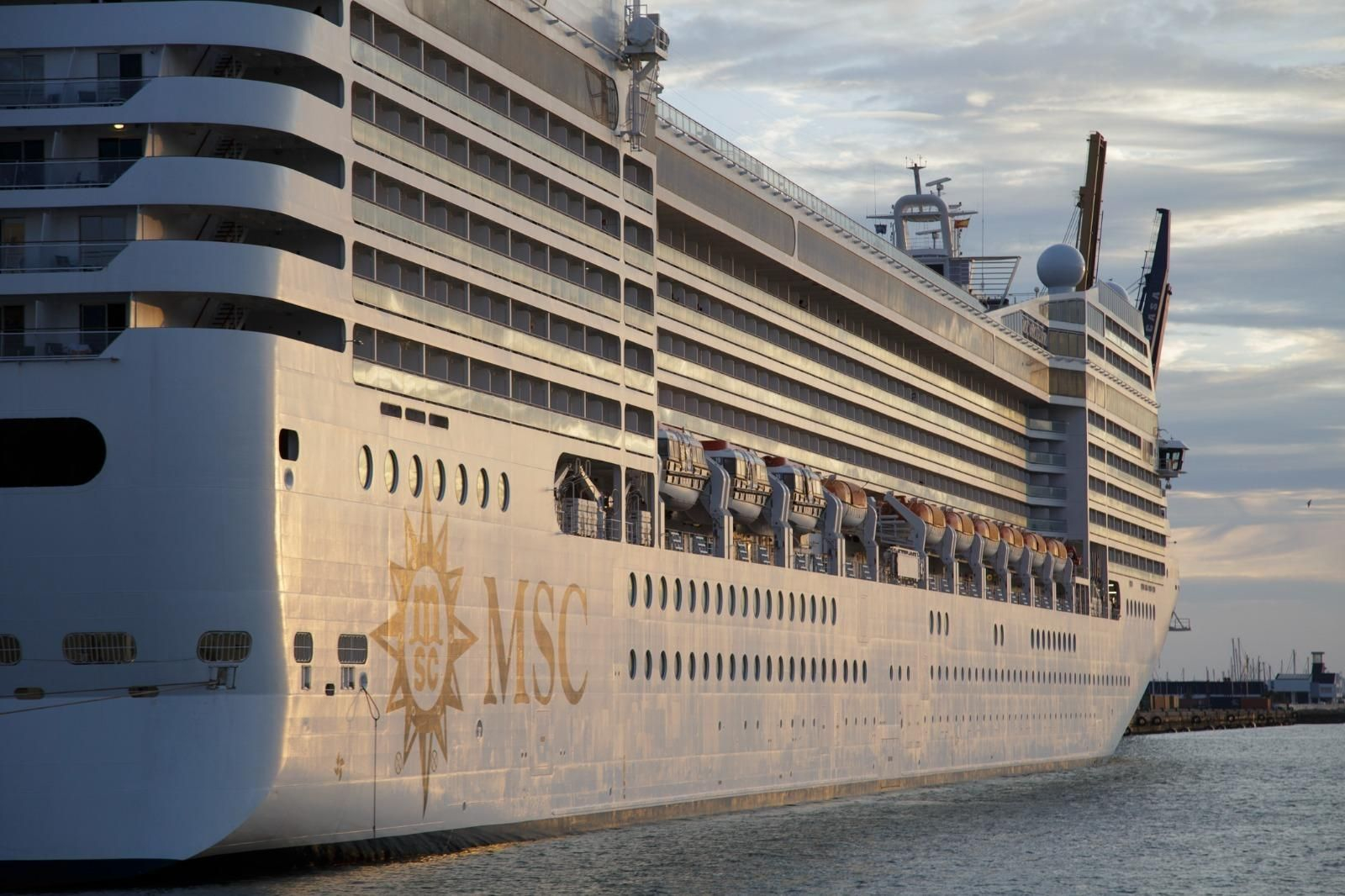 El MSC Orchestra, atracado en el puerto de Cádiz este miércoles, 8 de mayo El MSC Orchestra, atracado en el puerto de Cádiz este miércoles, 8 de mayo
