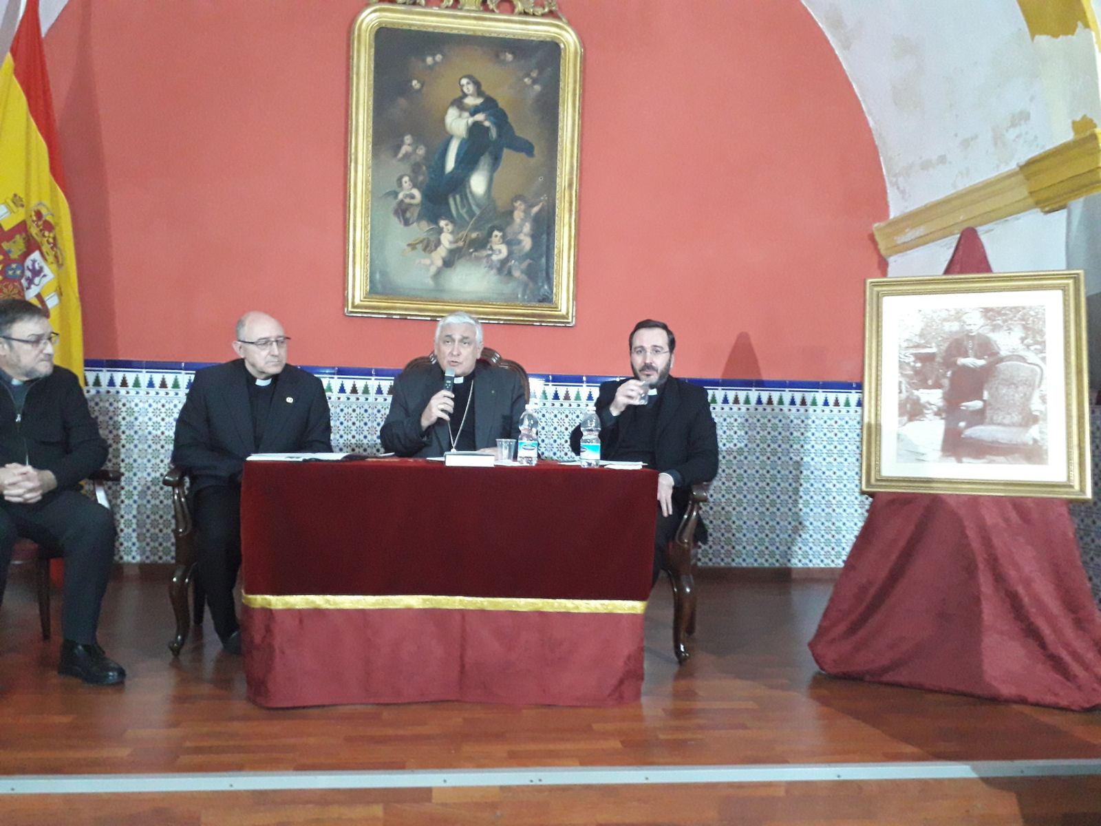 A la derecha, junto al obispo, Jesús Donaire.