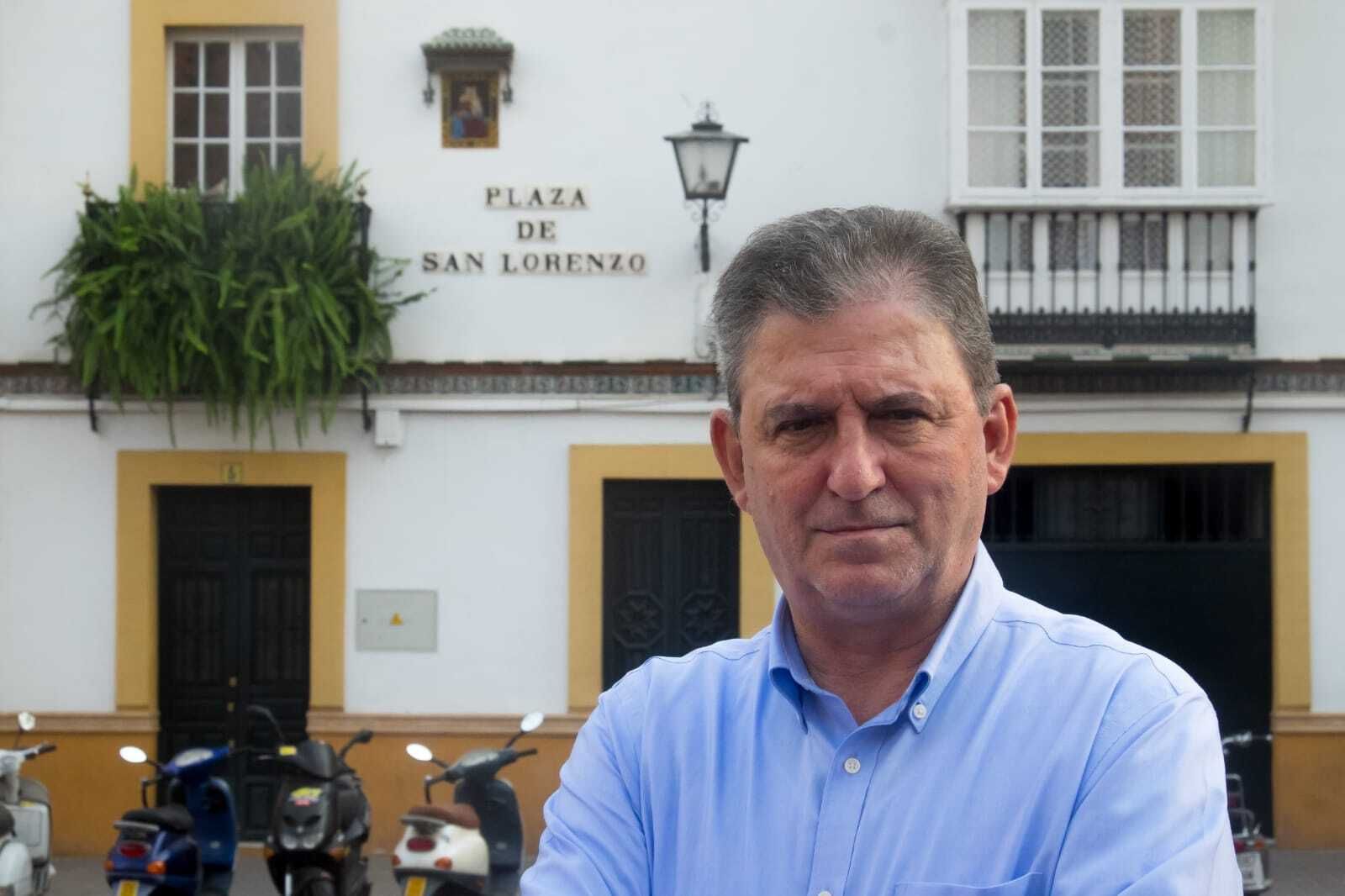Francisco Gallardo combina su profesión de médico con la literatura.