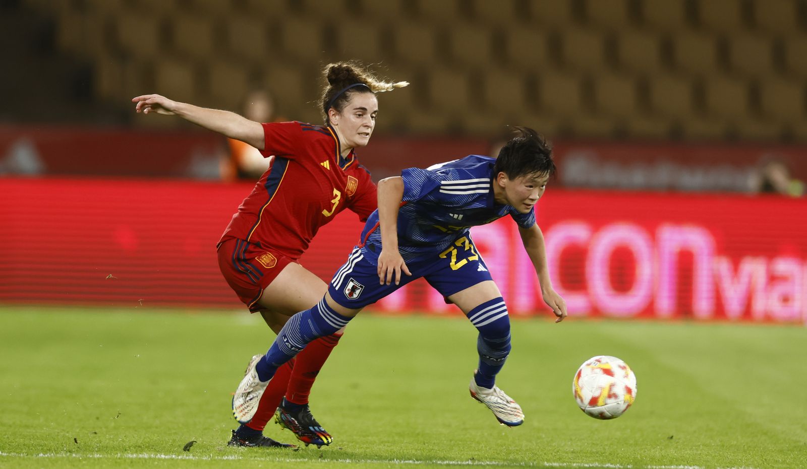 Las imágenes del España - Japón femenino en Sevilla