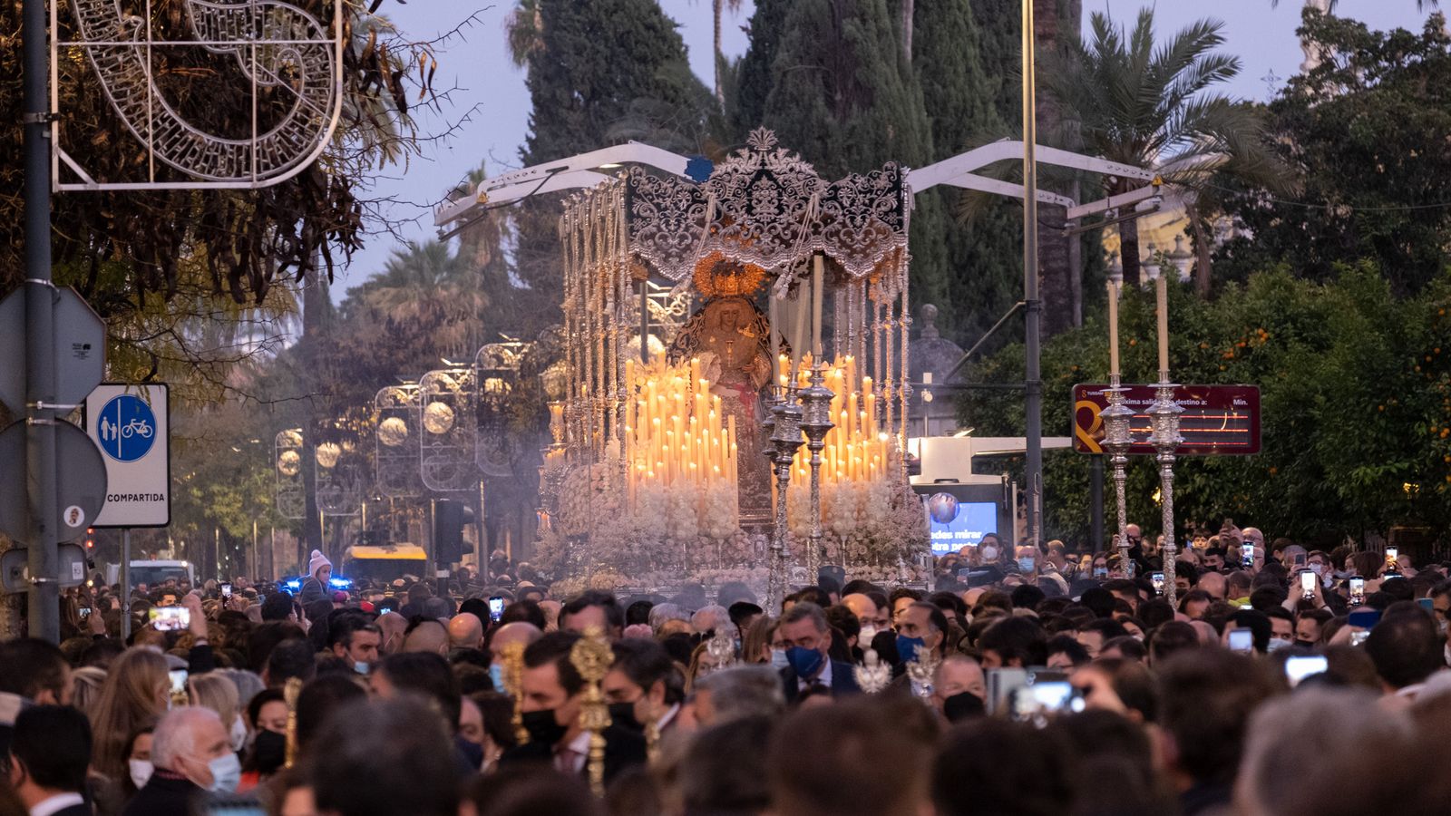 La Candelaria por la Plaza del Triunfo, en imágenes