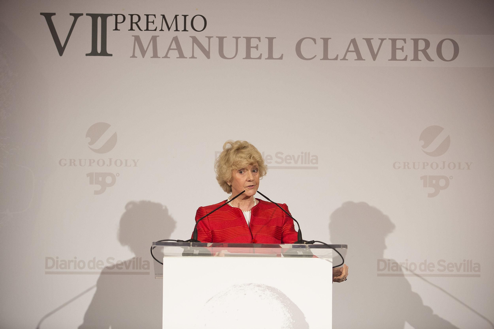 La entrega del VIl Premio Manuel Clavero a Soledad Becerril, en imágenes