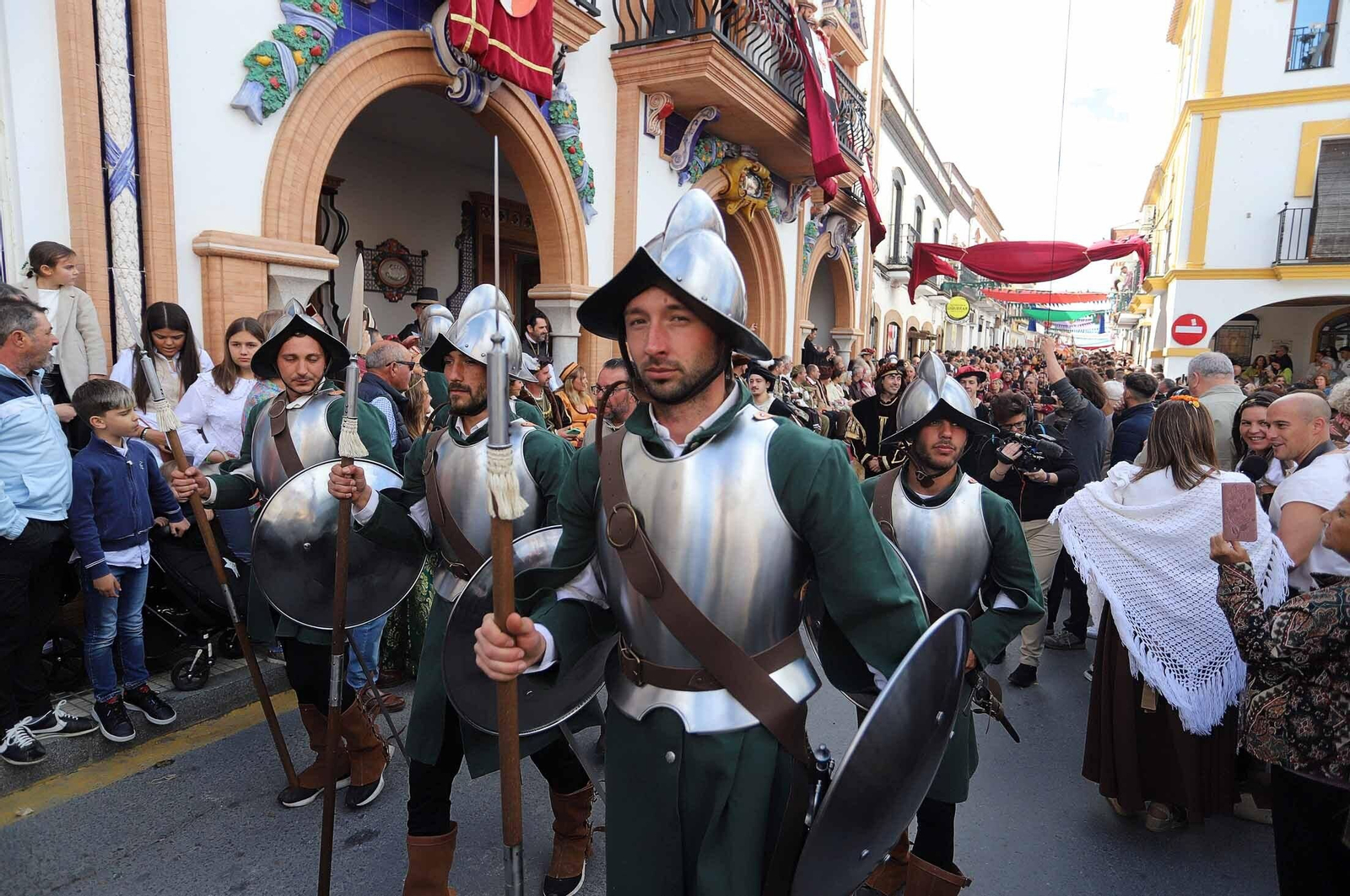 Imágenes del gran ambiente en la Feria Medieval de Palos de la Frontera, Huelva