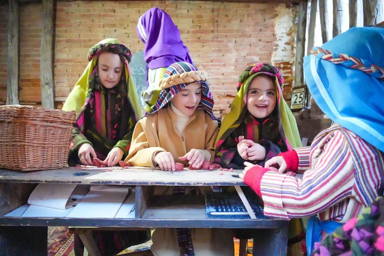 Torrecampo vive una nueva edición de su belén viviente, en imágenes