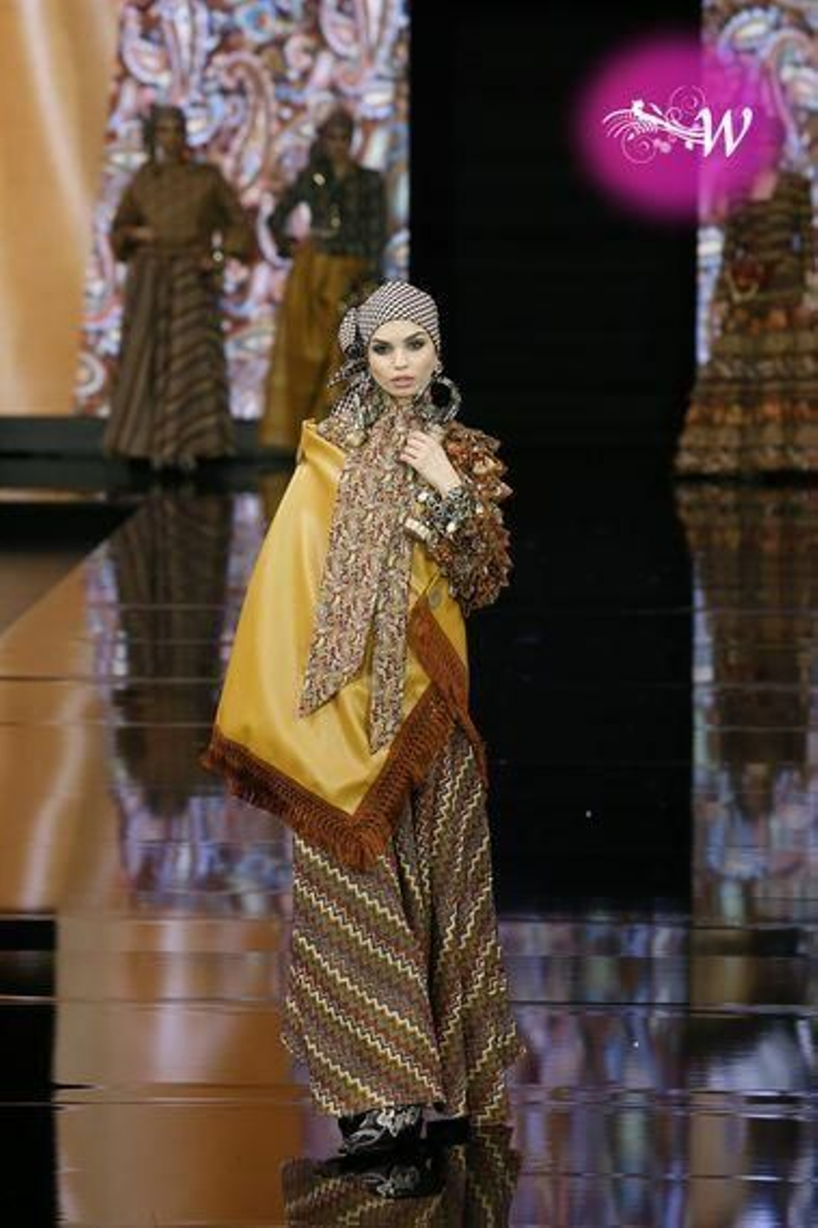 Cristo Báñez vuelve a SIMOF para presentar su colección de flamenca 2020, todas las fotos