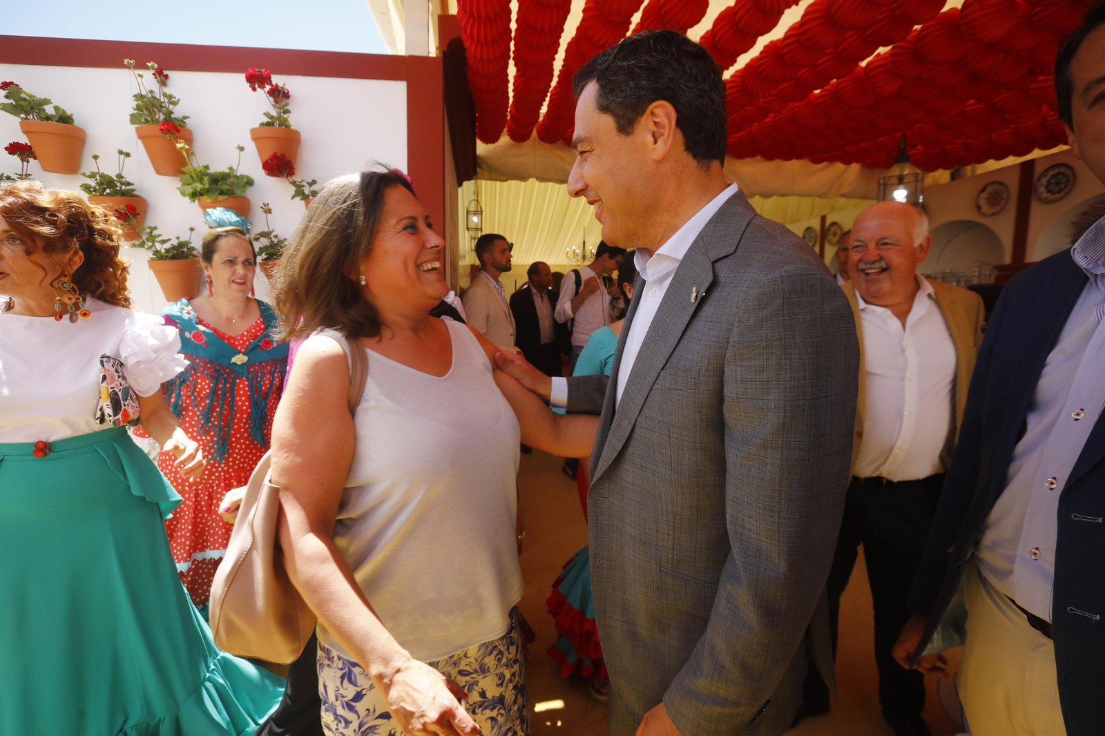 La visita de Juanma Moreno a la Feria de Córdoba, en imágenes