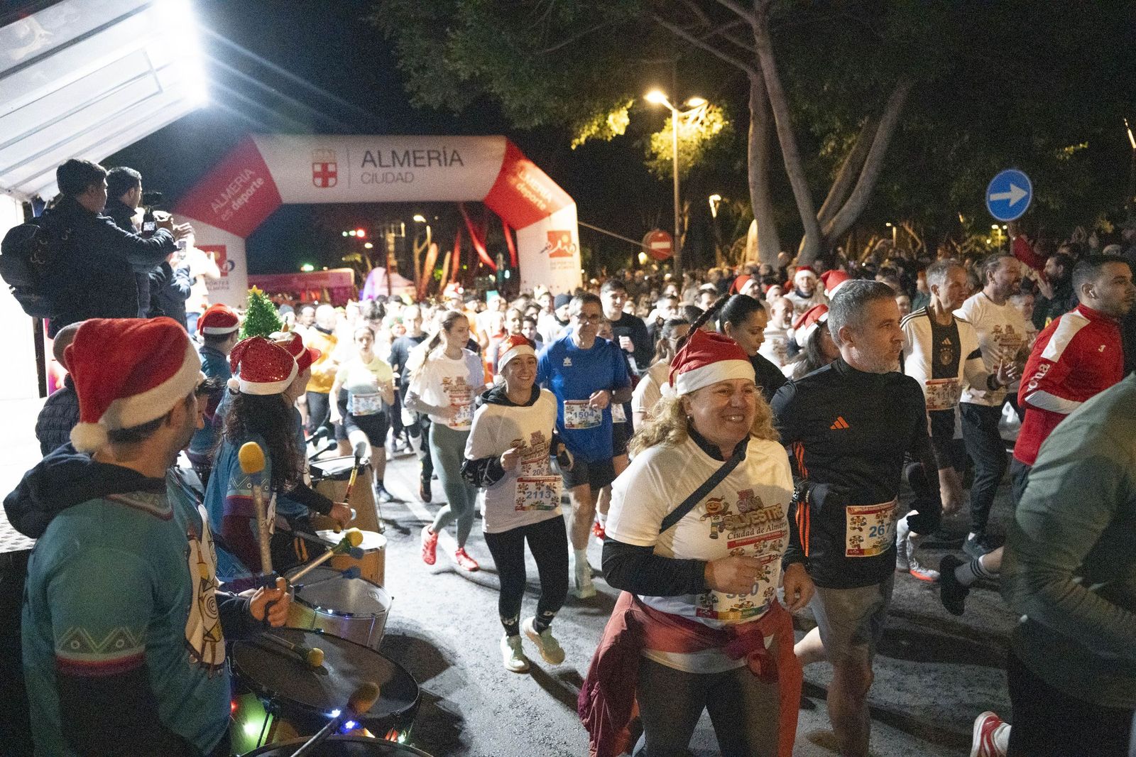 Almería corre y celebra su memoria olímpica en una San Silvestre de récord