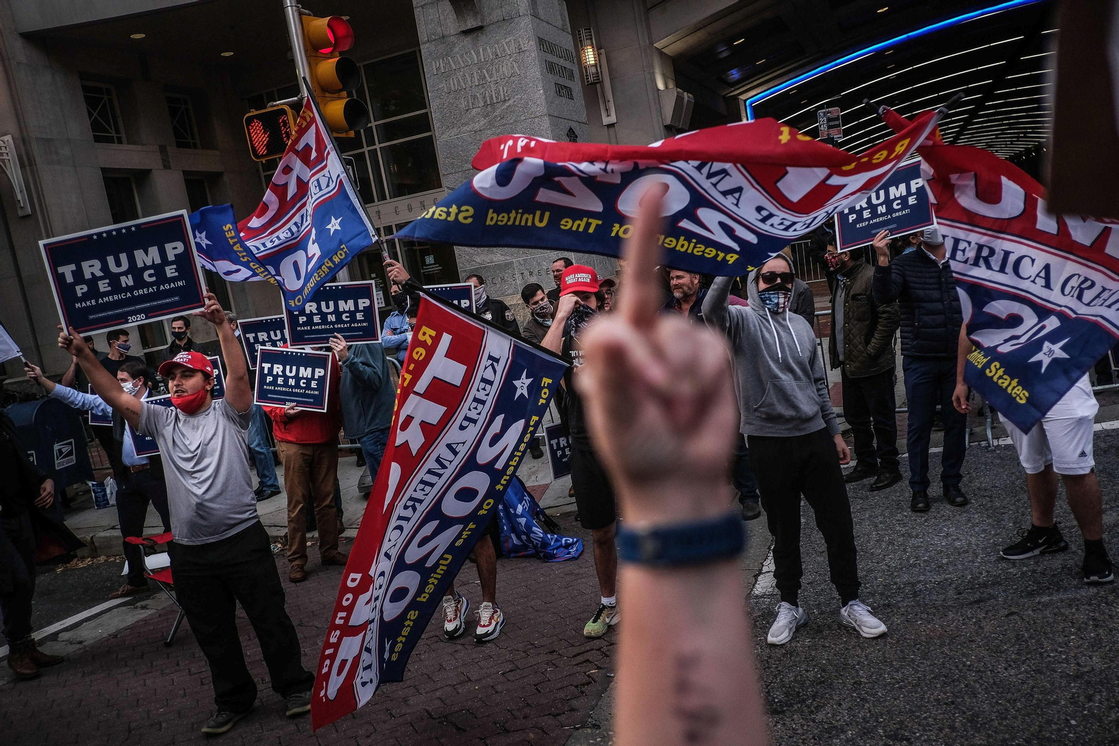 Simpatizantes de Trump y de Biden en las calles de Filadelfia