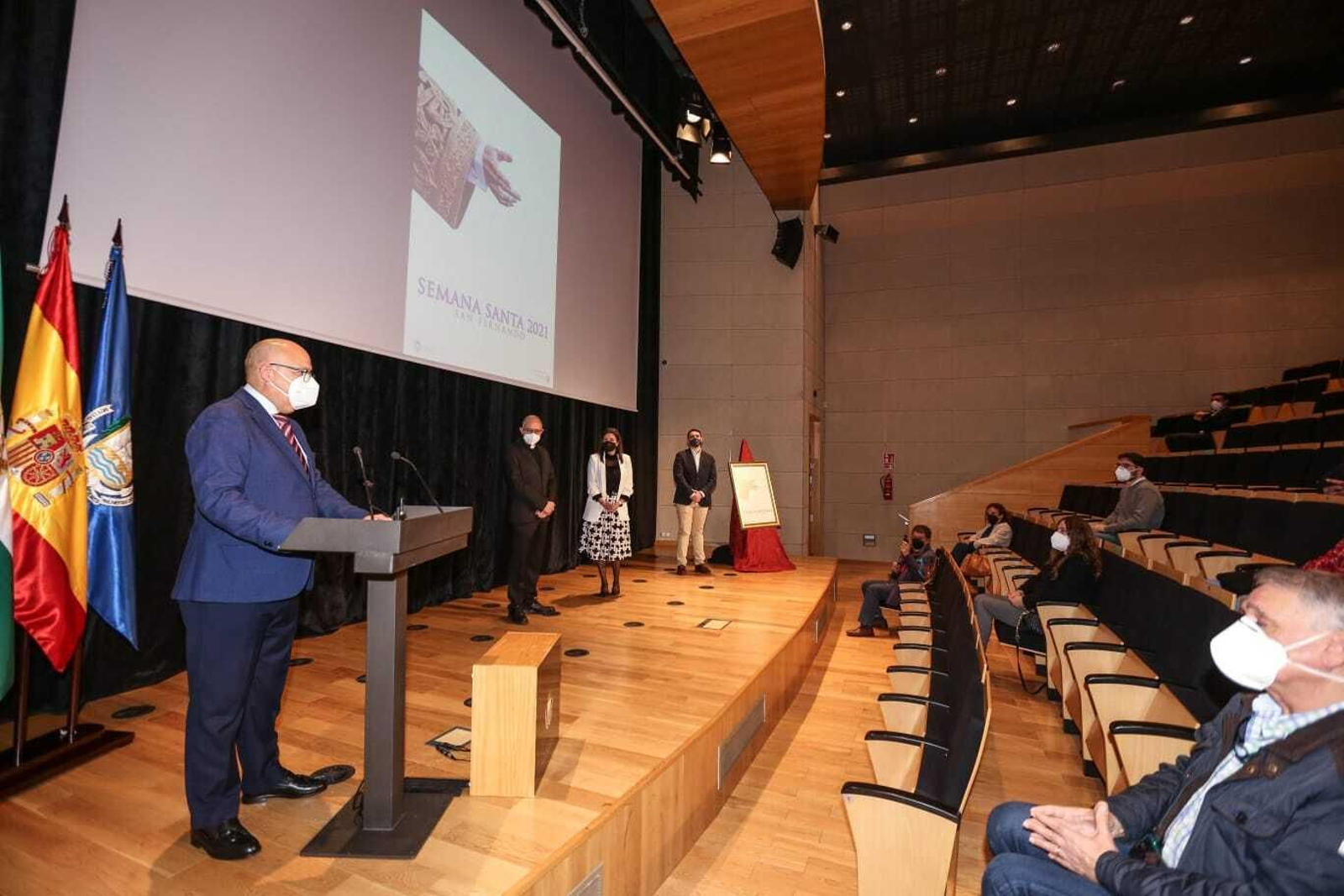 Un momento del acto de presentación del cartel de la Semana Santa en el centro de congresos.