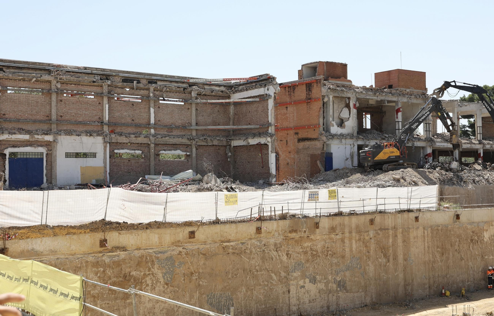 Las obras en la antigua fábrica de tabacos de Altadis, en imágenes
