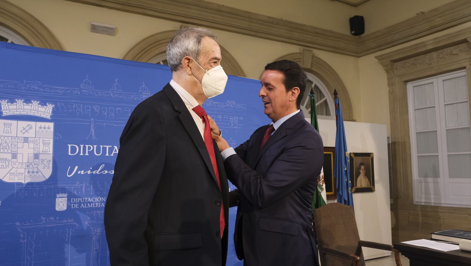 Imágenes de la entrega del Escudo de Oro de la Diputación de Almería a Ambrosio Sánchez