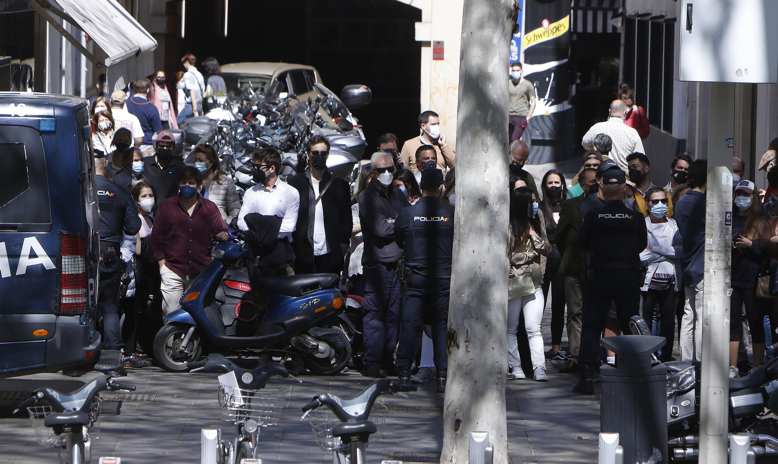 Cierran Plaza Nueva para una R.P. de Santiago Abascal
