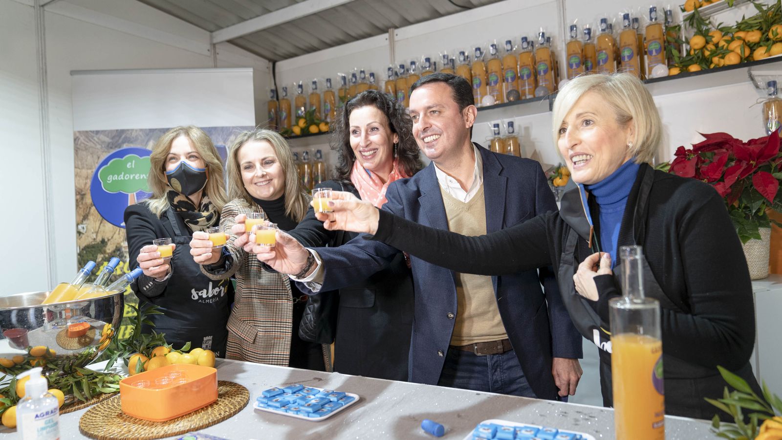 El presidente de Diputación, Javier A. García, en uno de los stands de Sabores.