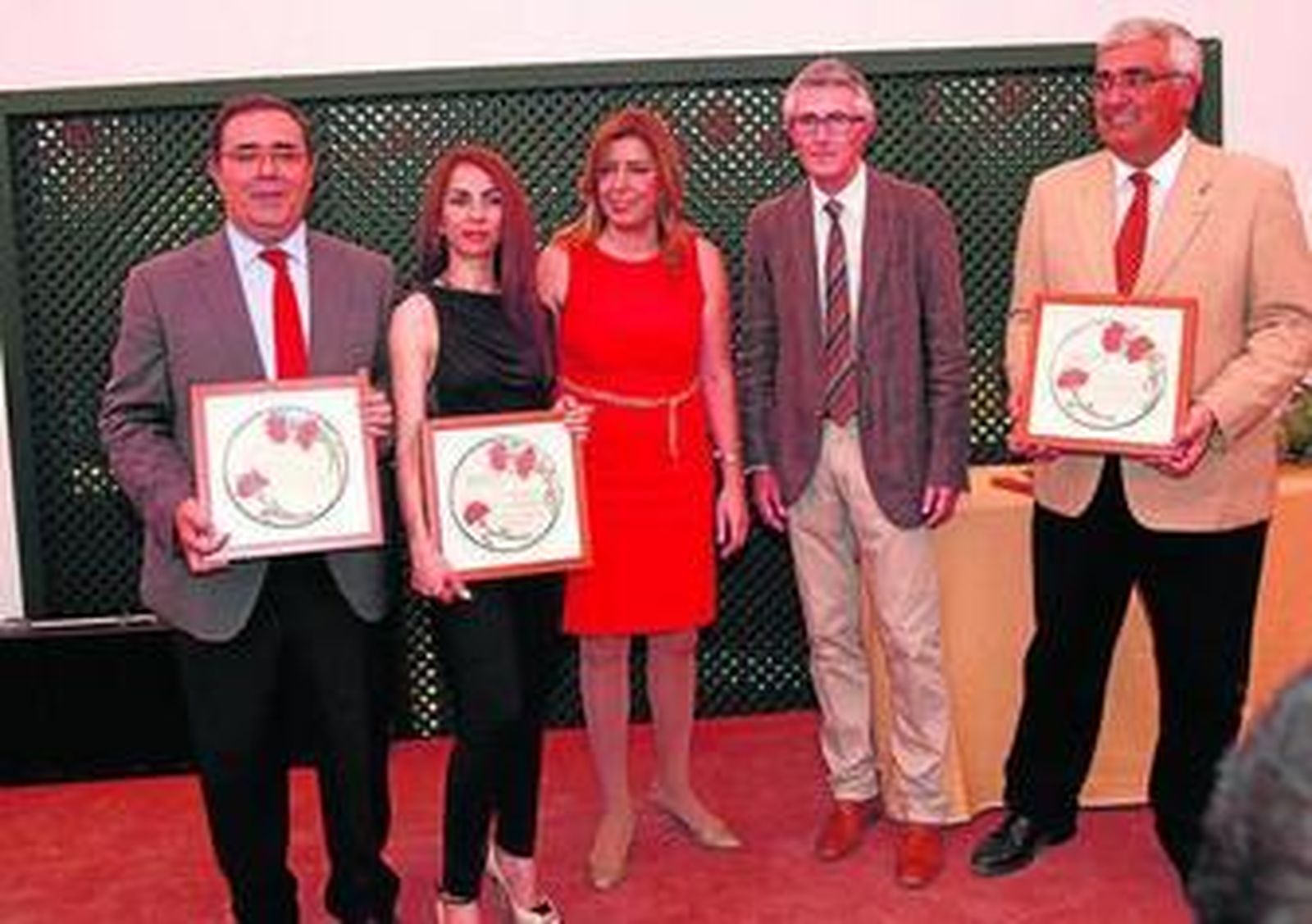 La Asociación de la Prensa de Sevilla entrega sus Claveles