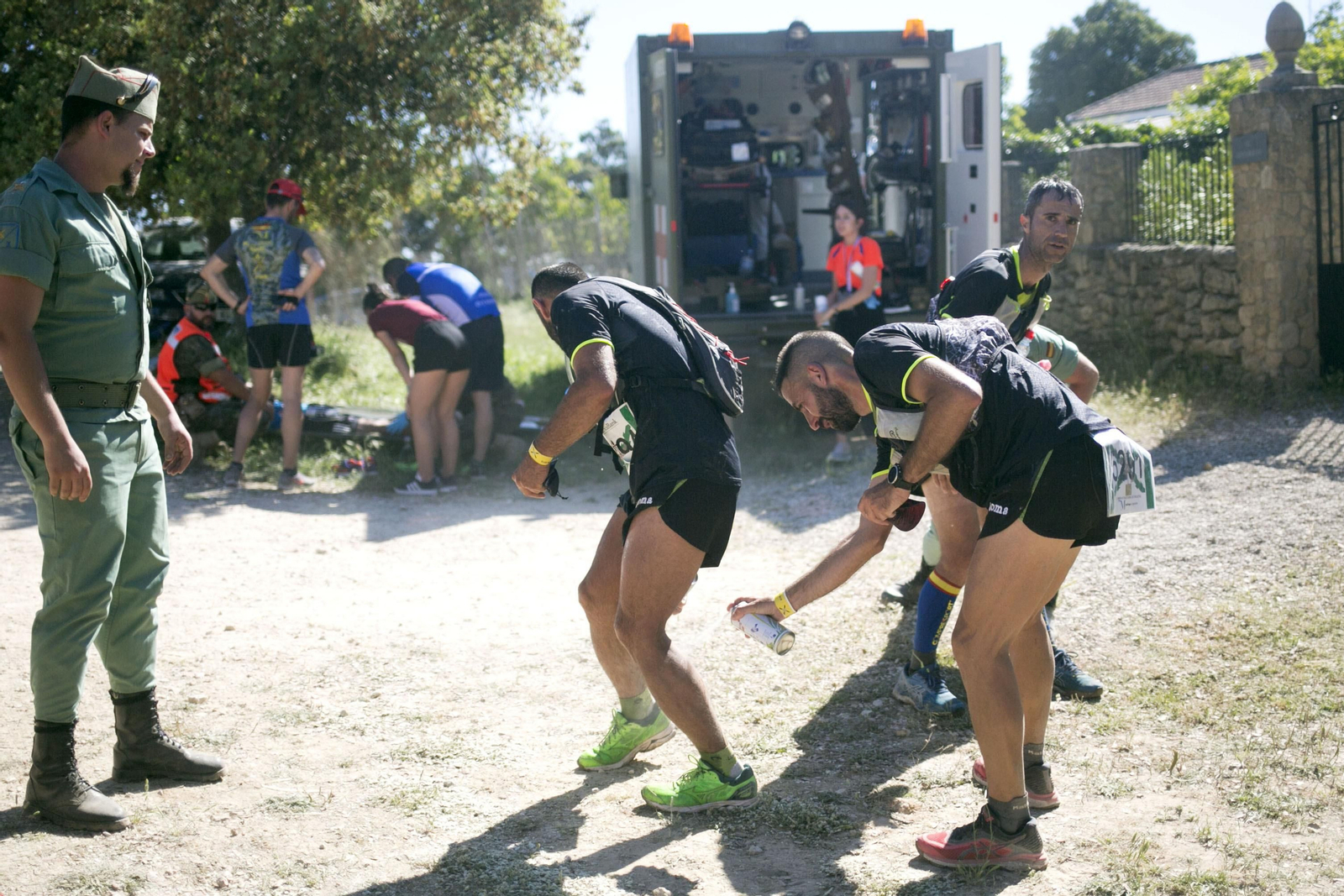 Puesto de socorro prestando atención a diversos corredores.