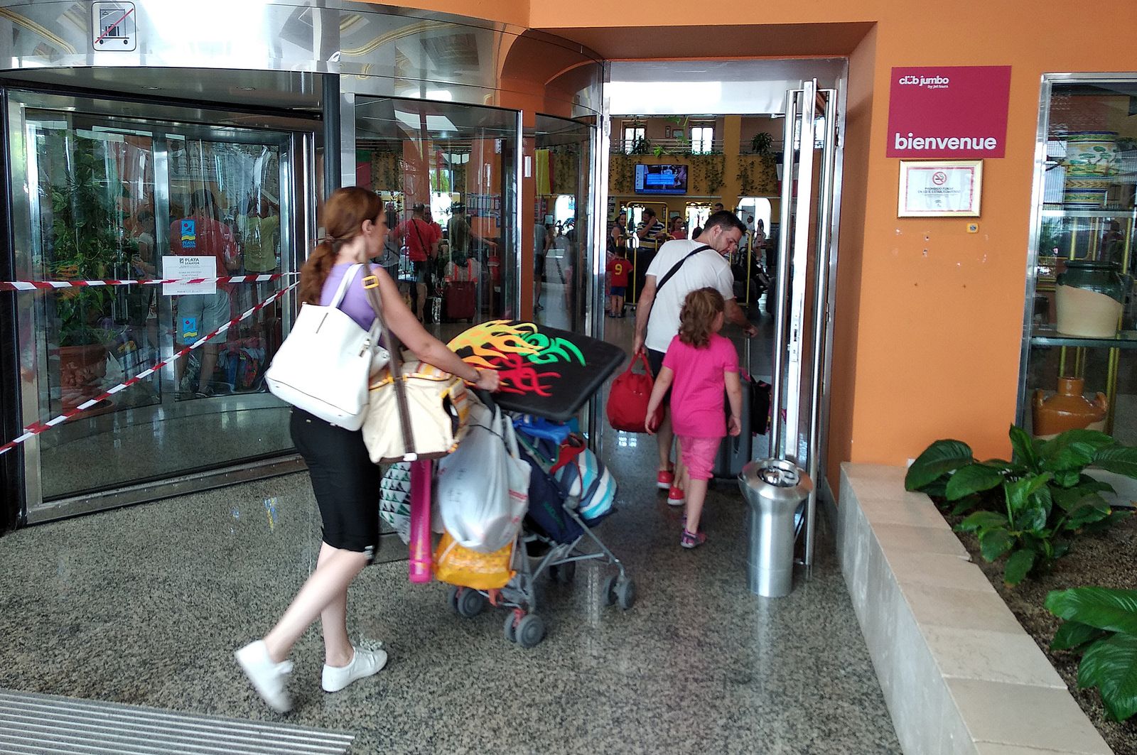 Clientes en un hotel de la provincia.