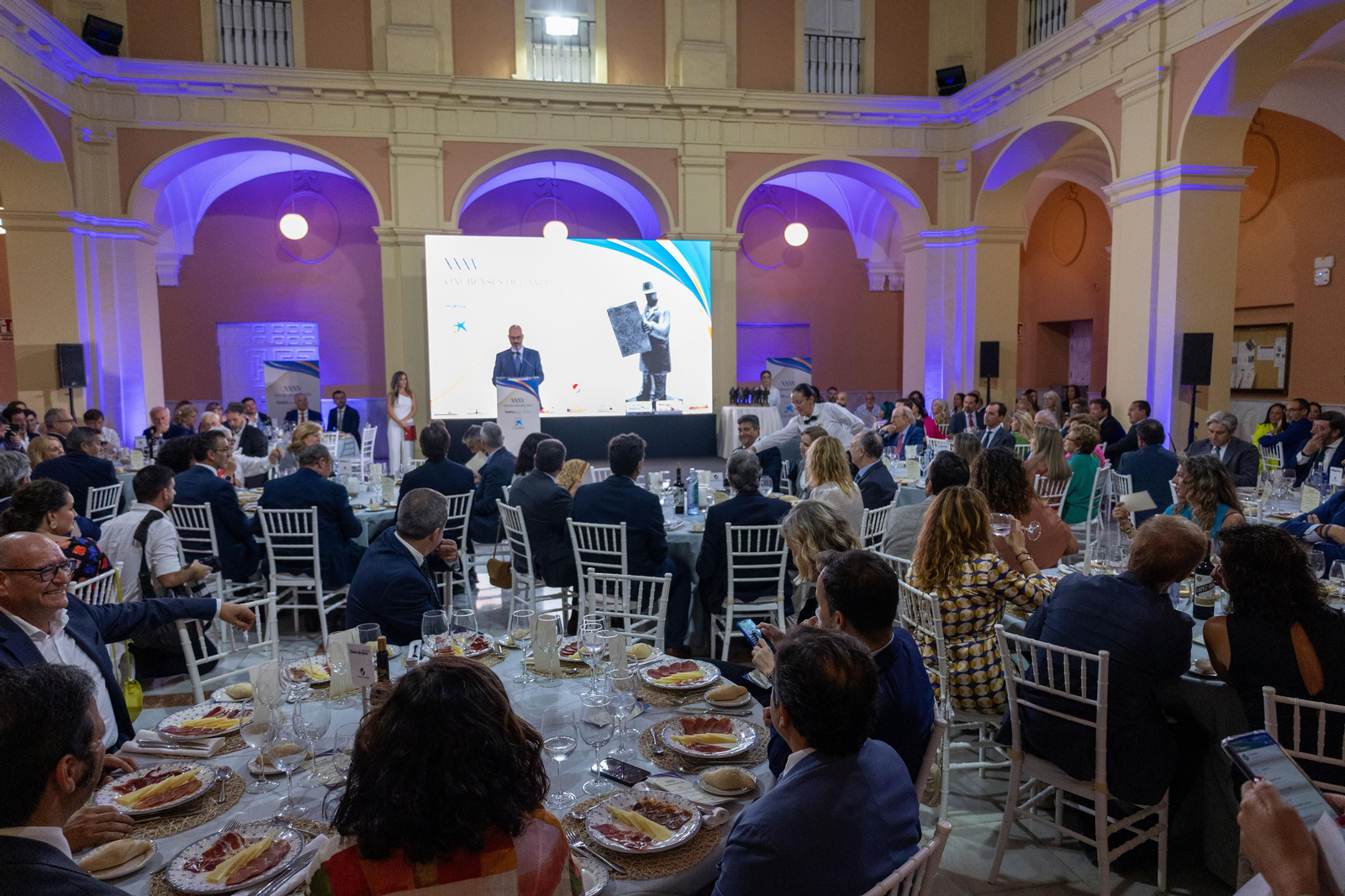 Imágenes de la recepción a los invitados a la gala de los Onubenses del Año
