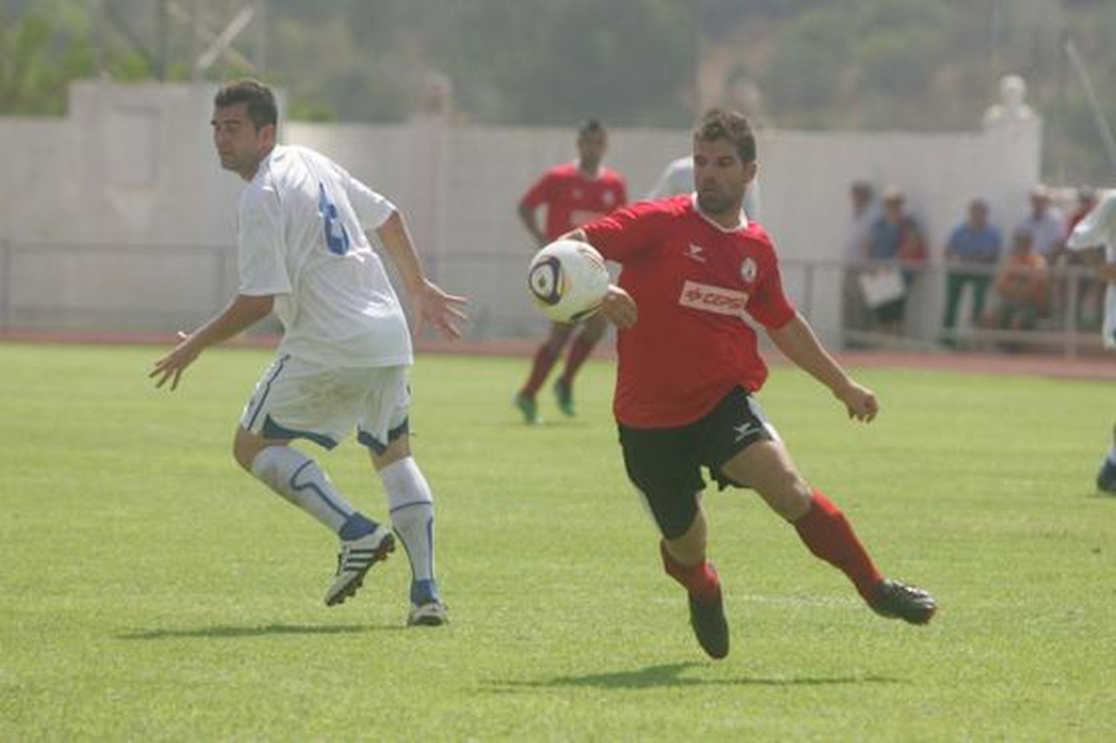 El San Roque desperdicia dos goles de ventaja ante el Pozoblanco y sufre, en su estreno como local, su primera bofetada de la temporada./Fotos: Quiñones

Foto: J.M.Q.