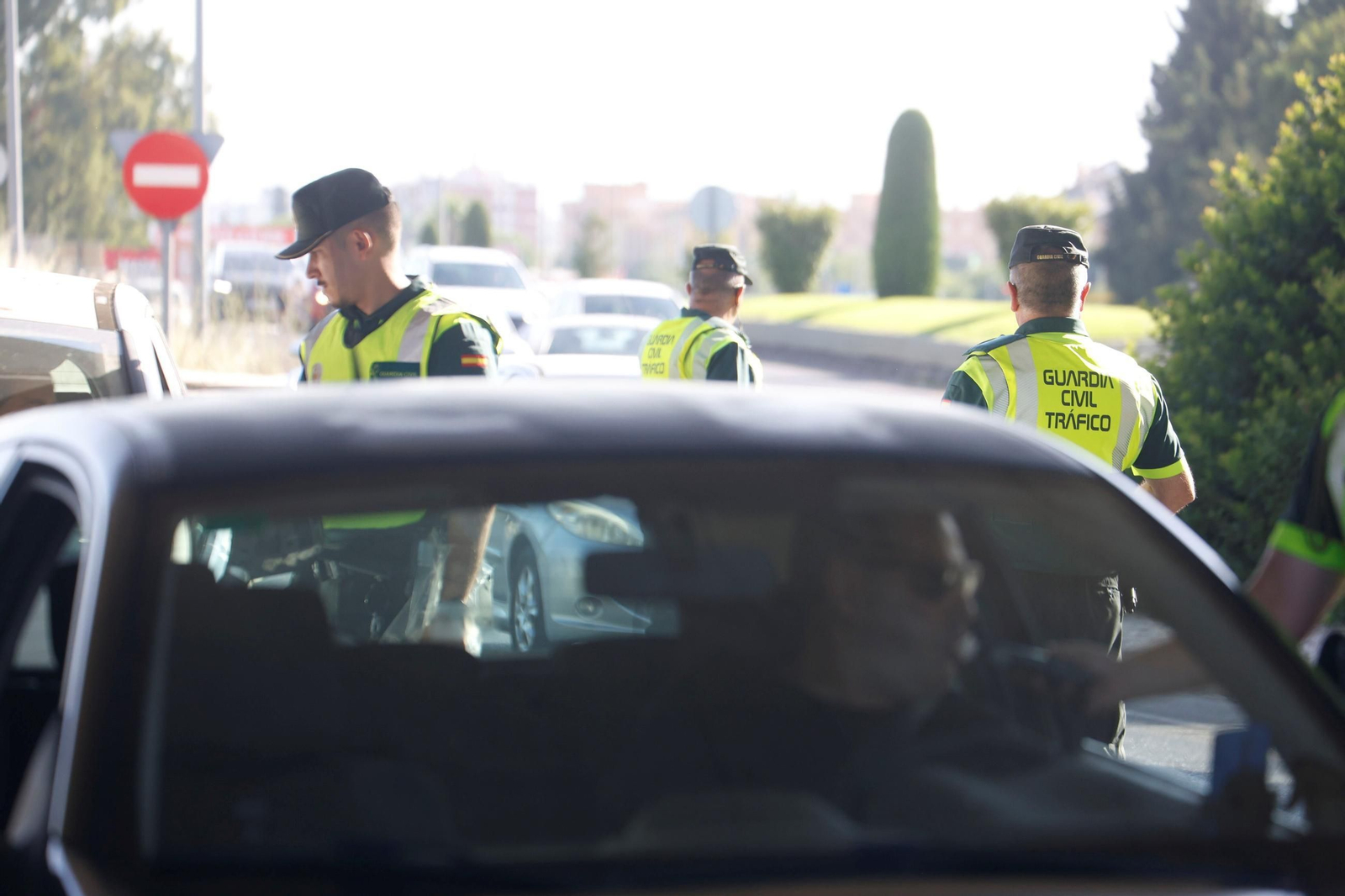 En imágenes, la campaña "No corras, no bebas, no cambies de rueda", de la Guardia Civil, DGT y Aspaym Córdoba.