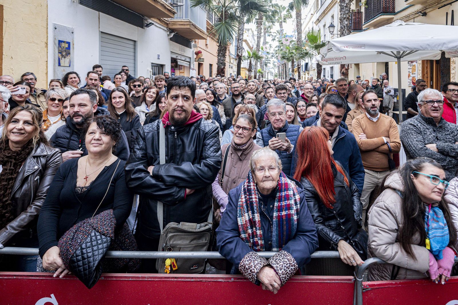 Las imágenes de la erizada popular del Carnaval de Cádiz 2026