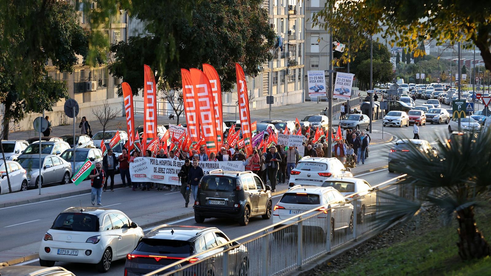 Concentración por la sanidad pública y la atención primaria en el Hospital de Jerez