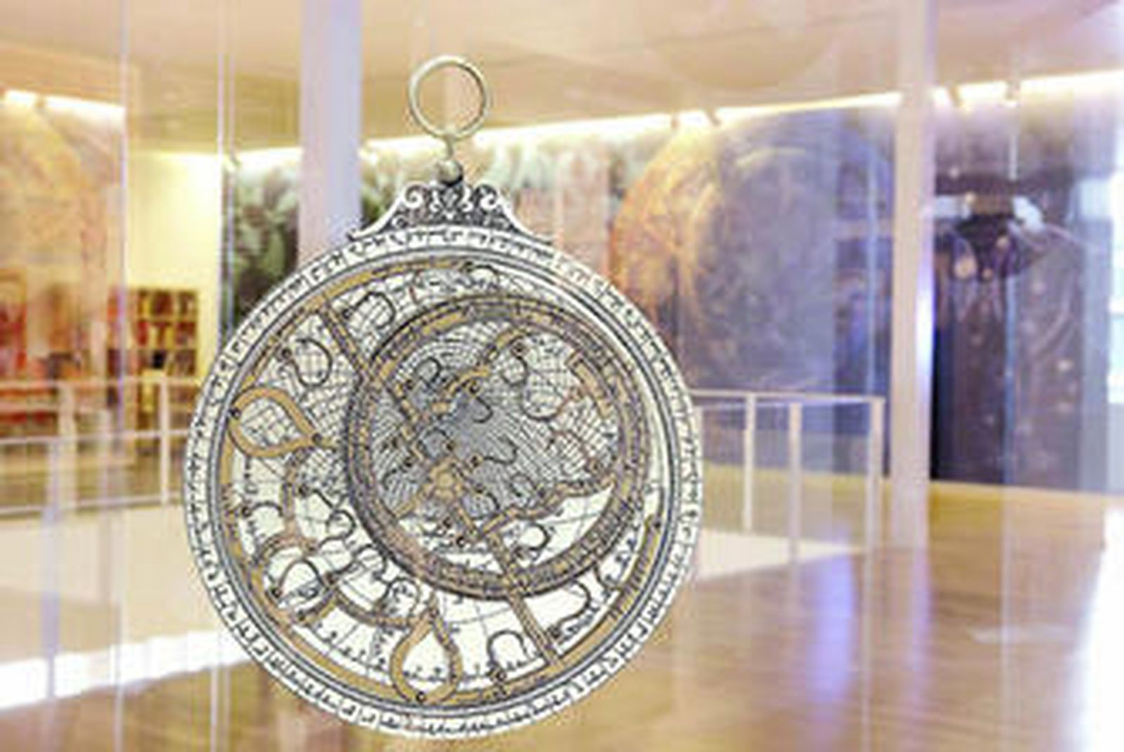 Uno de los astrolabios expuestos en el Pabellón al-Andalus y la Ciencia, de la Fundación El Legado Andalusí.