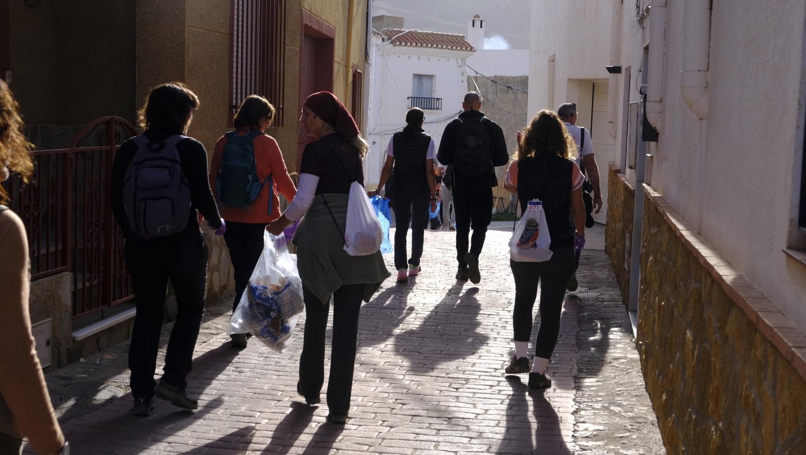 Limpieza y senderismo por la Alpujarra, en imágenes