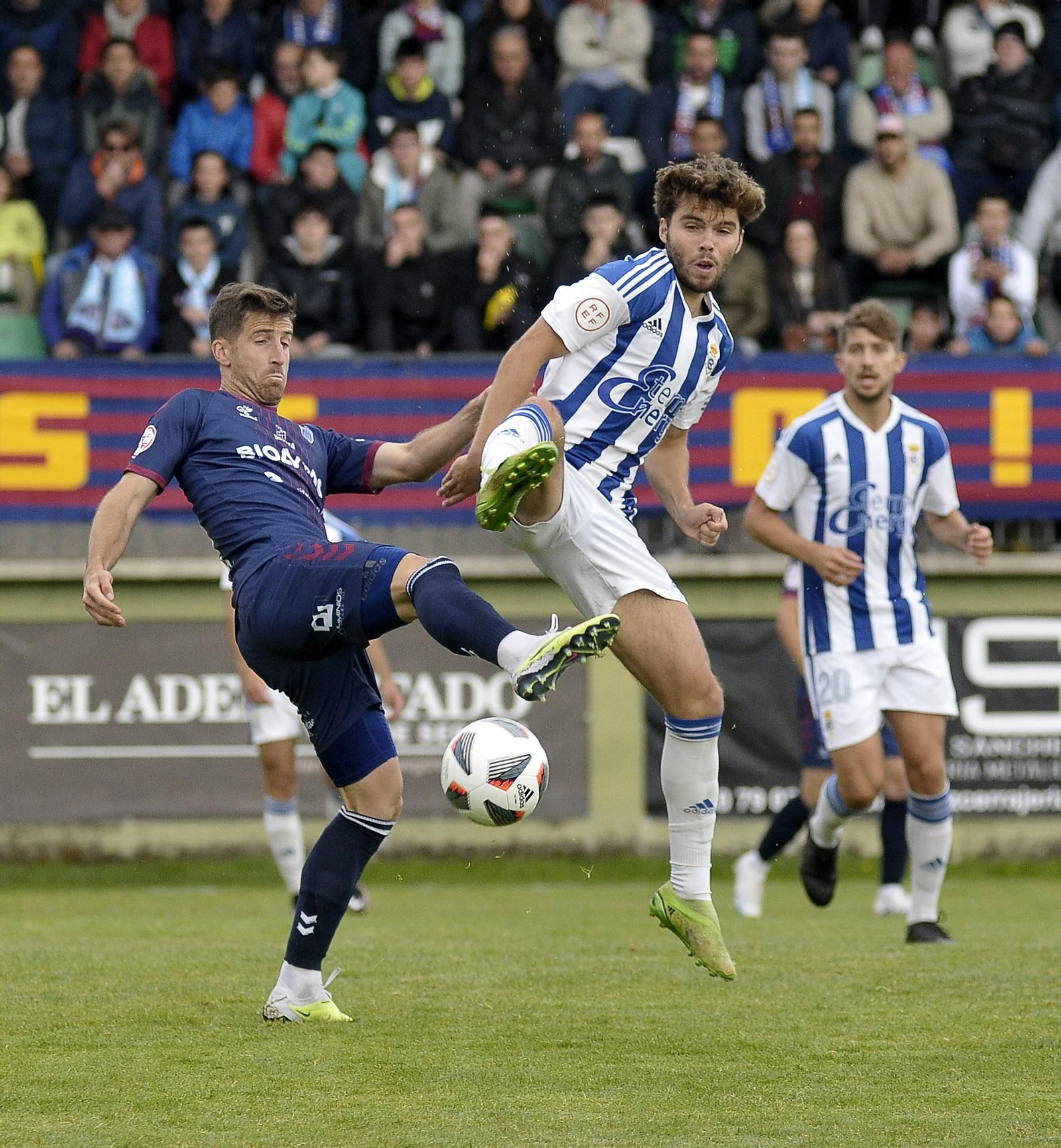 Imágenes del partido entre la Segoviana y el Recre en La Albuera