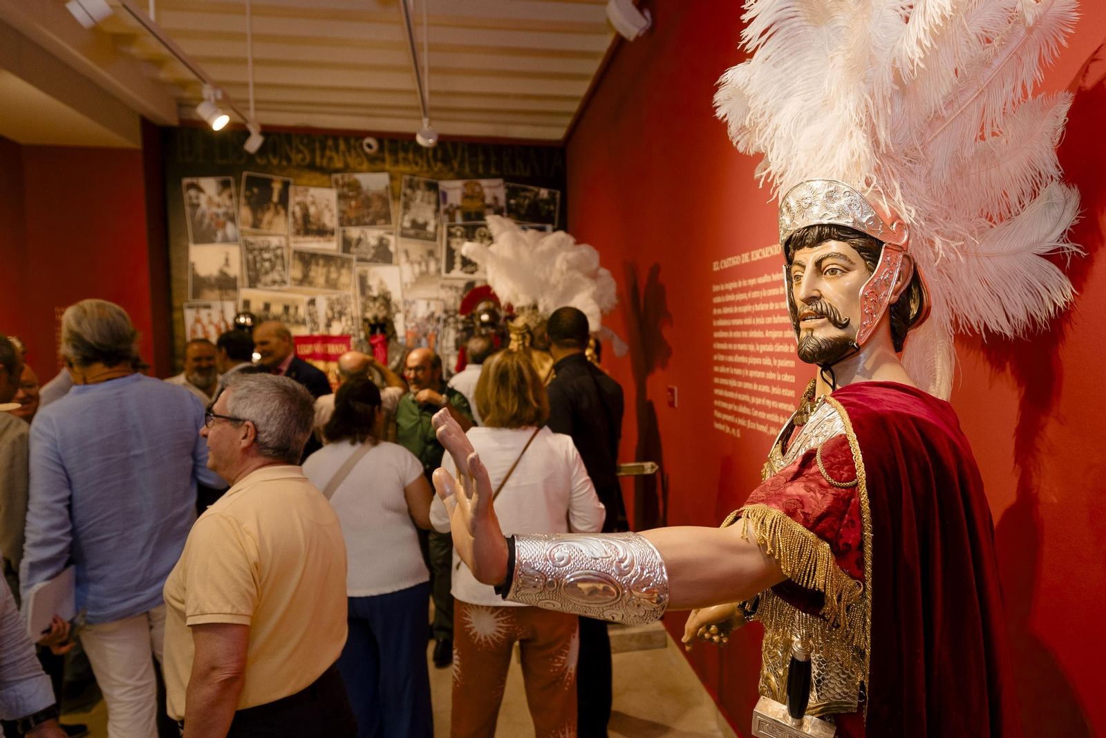 Las imágenes de la inauguración de la exposición Gades Cofrade