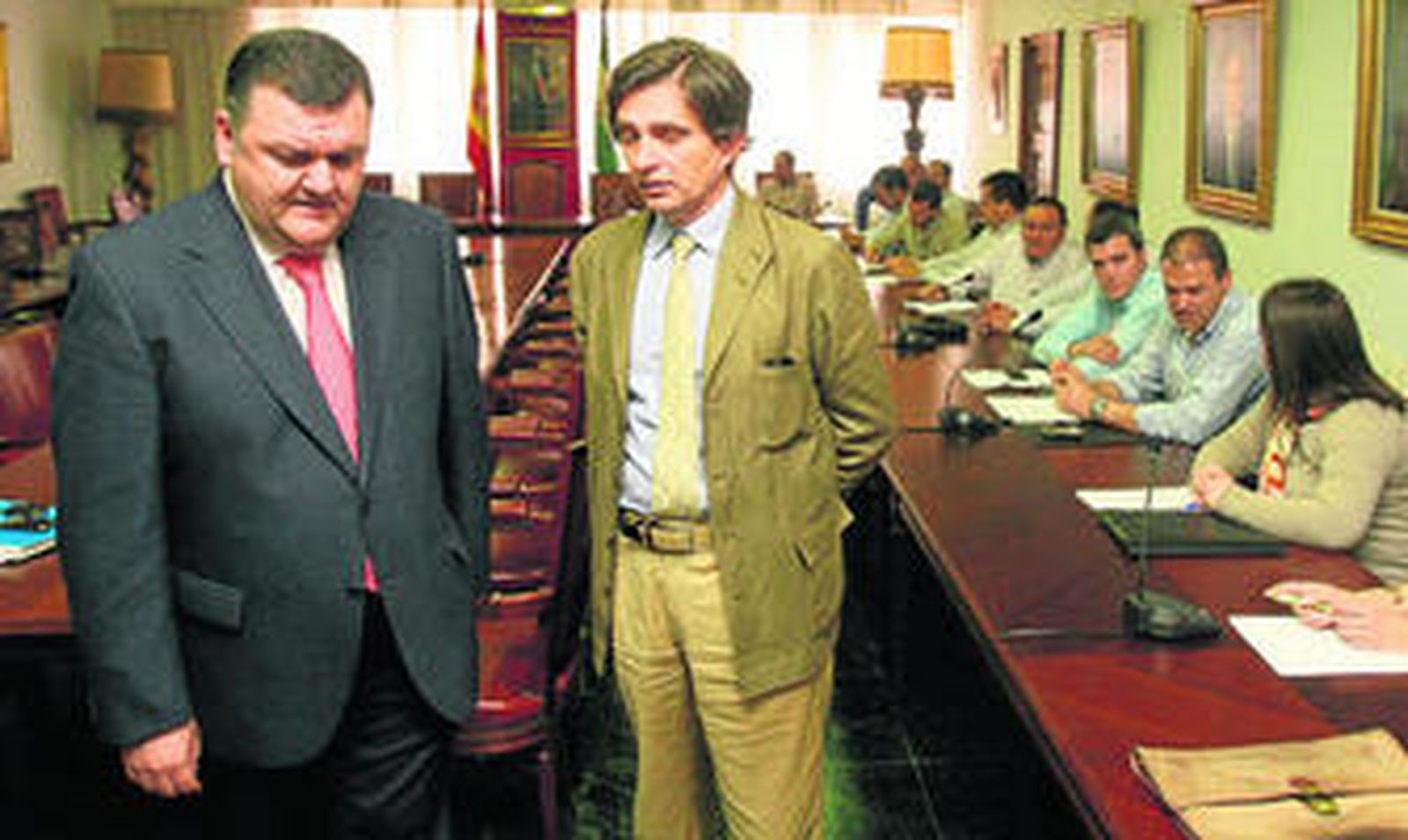 Zurera y Heredia momento antes de la clausura del encuentro entre representantes de la almazaras.