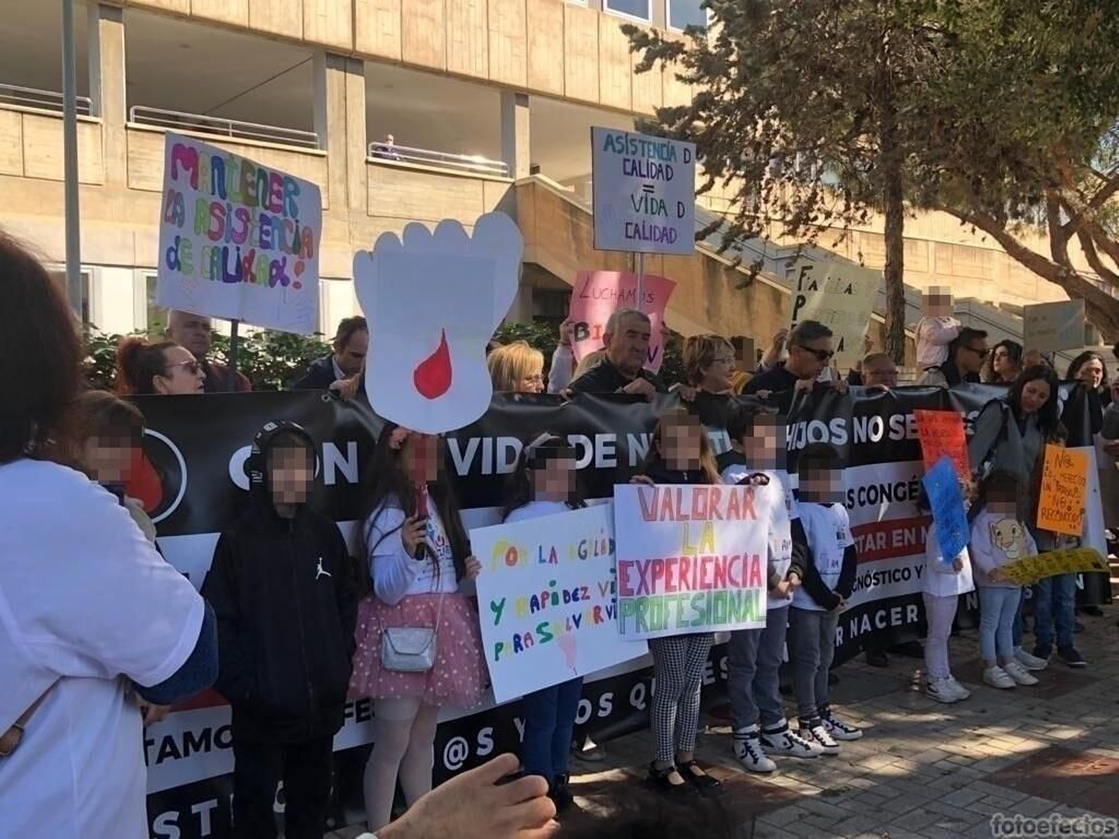 Protesta del 4 de marzo de 2023 exigiendo la vuelta de la responsable del Laboratorio de Metabolopatías del Regional.