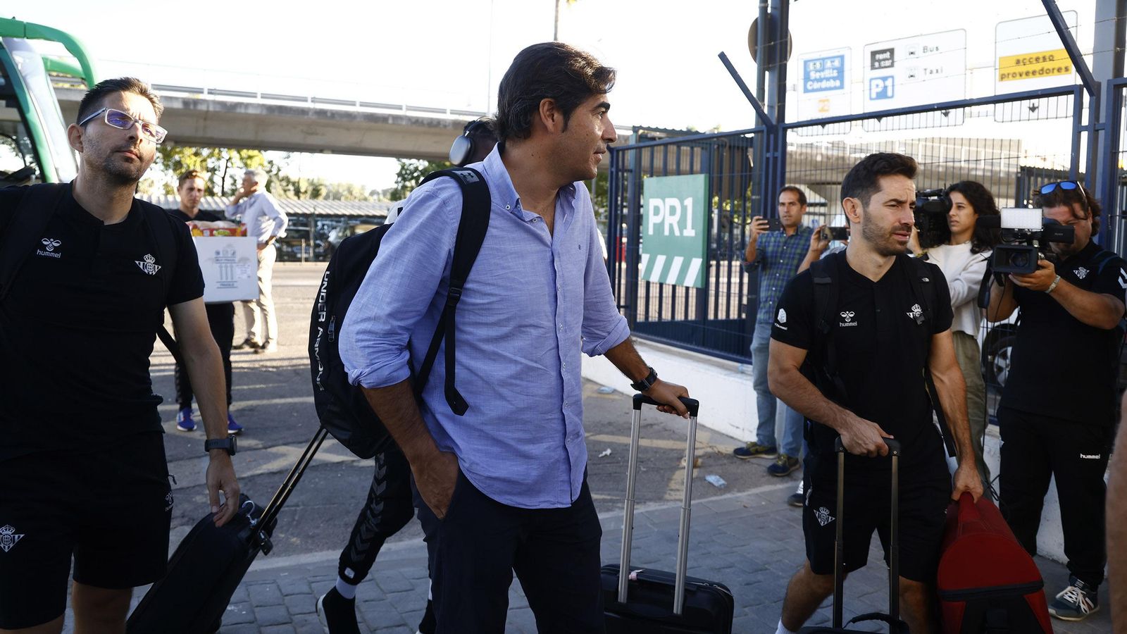 Ángel Haro, en el aeropuerto de Sevilla.