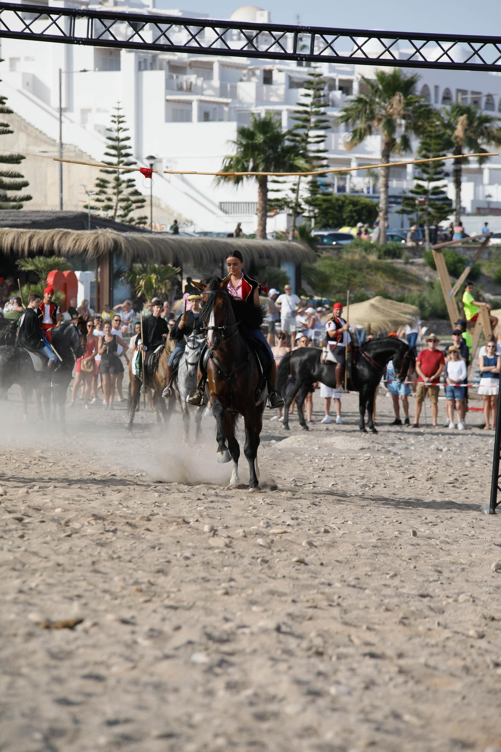 La carrera de cintas y la exhibición de caballos de los Moros y Cristianos de Mojácar, en imágenes