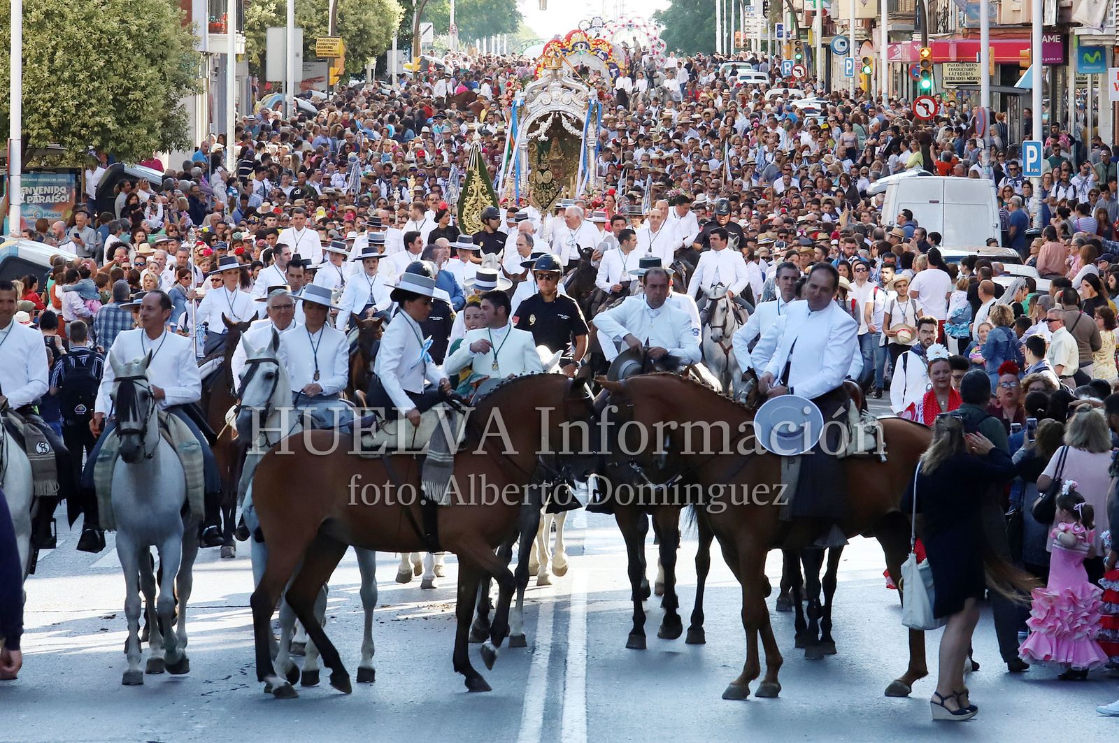 Imágenes de la Hermandad del Rocío de Huelva en su salida. Rocío 2019