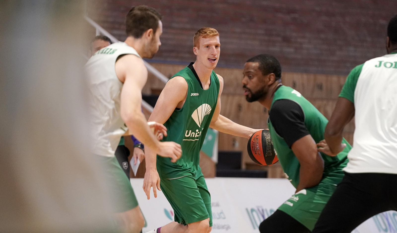 El Unicaja preparó en Los Guindos el partido en Bilbao