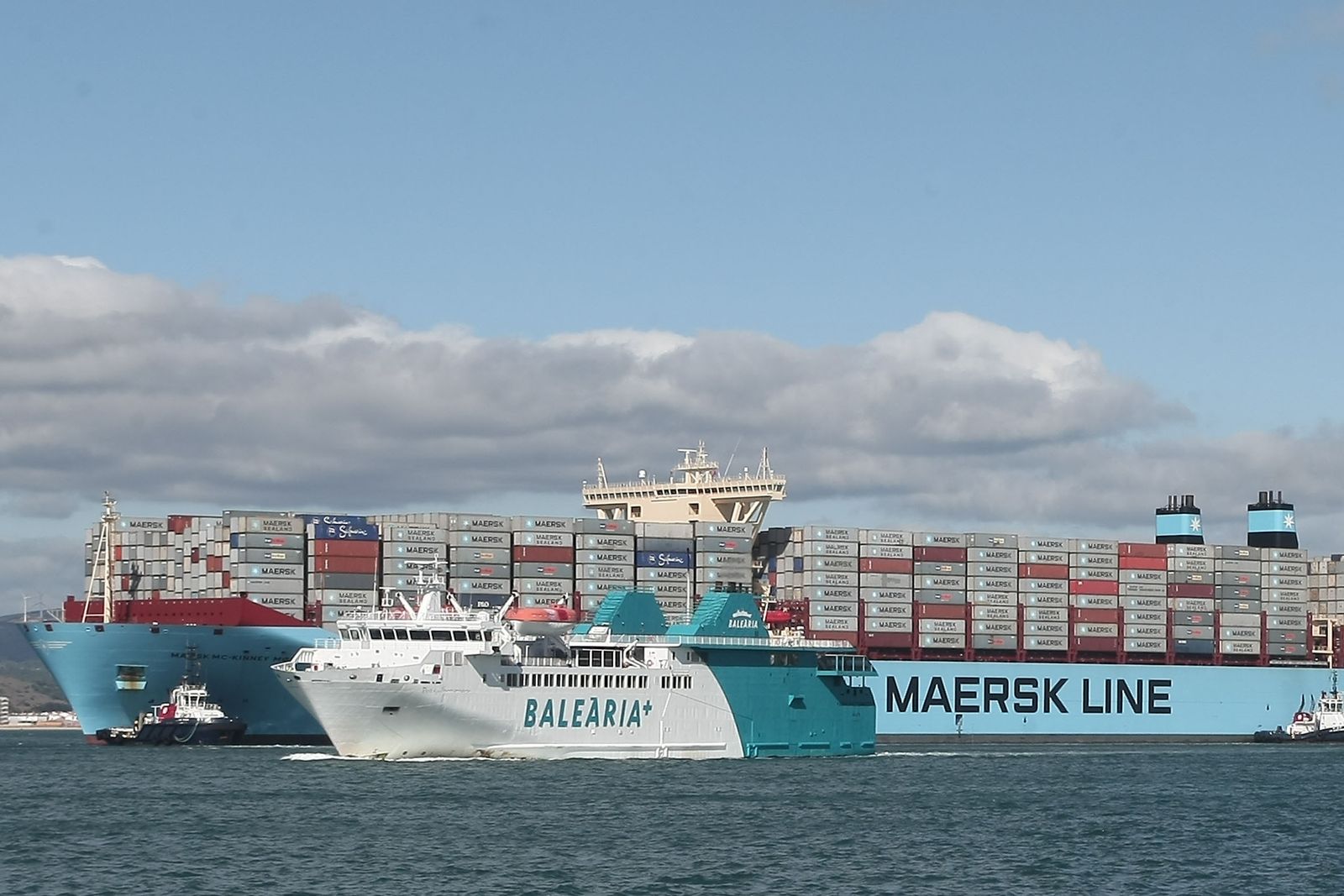 Un buque de Baleària en  Algeciras.