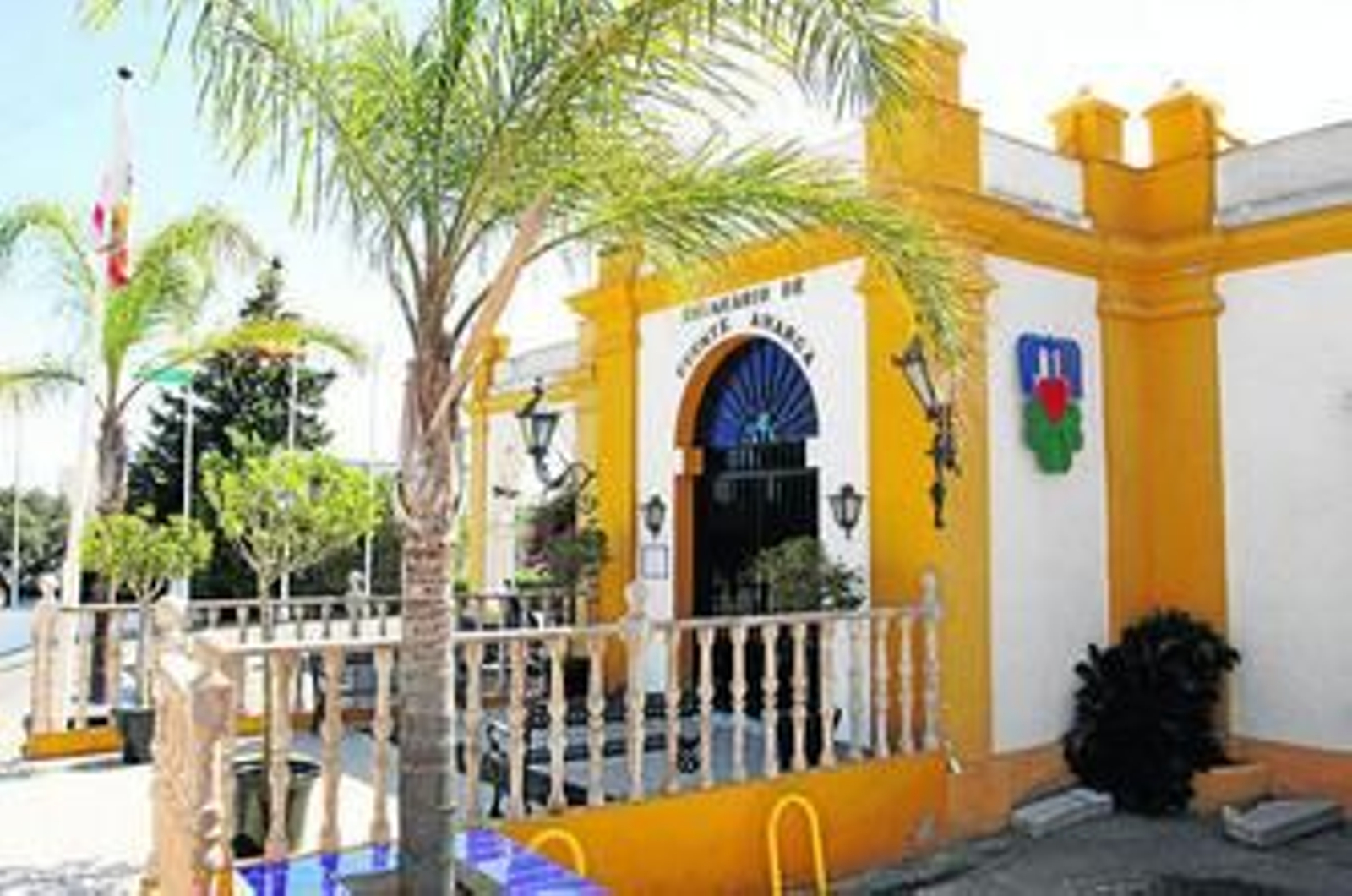 Imagen de la entrada al balneario, situado junto al hotel Fuentemar.