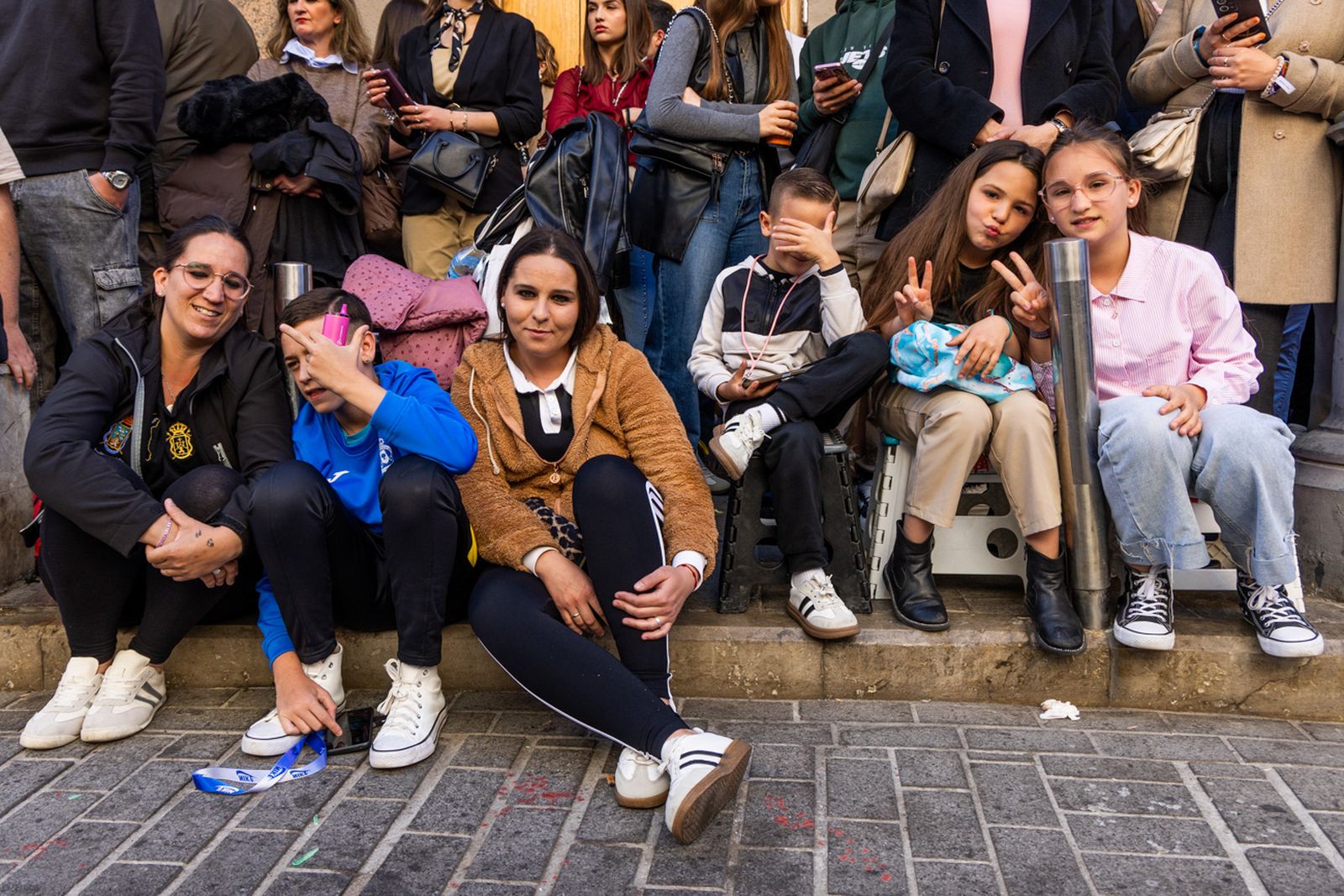 La tarde del Jueves Santo llena de cruces y capirotes el centro